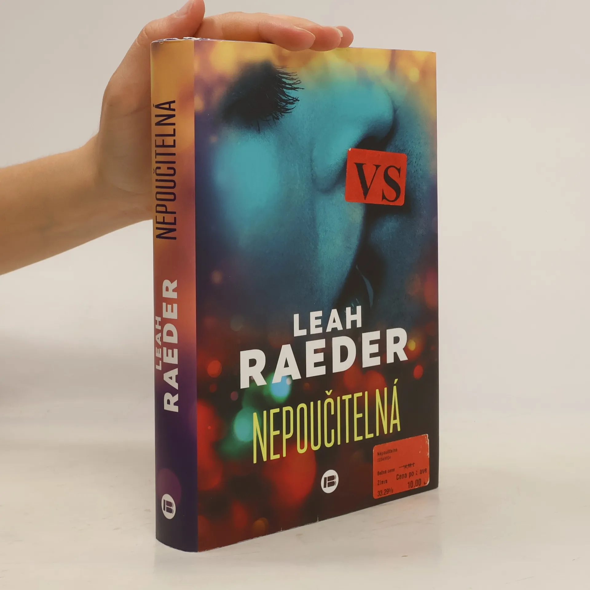 Nepoučitelná | Kniha | Leah Raeder | CS