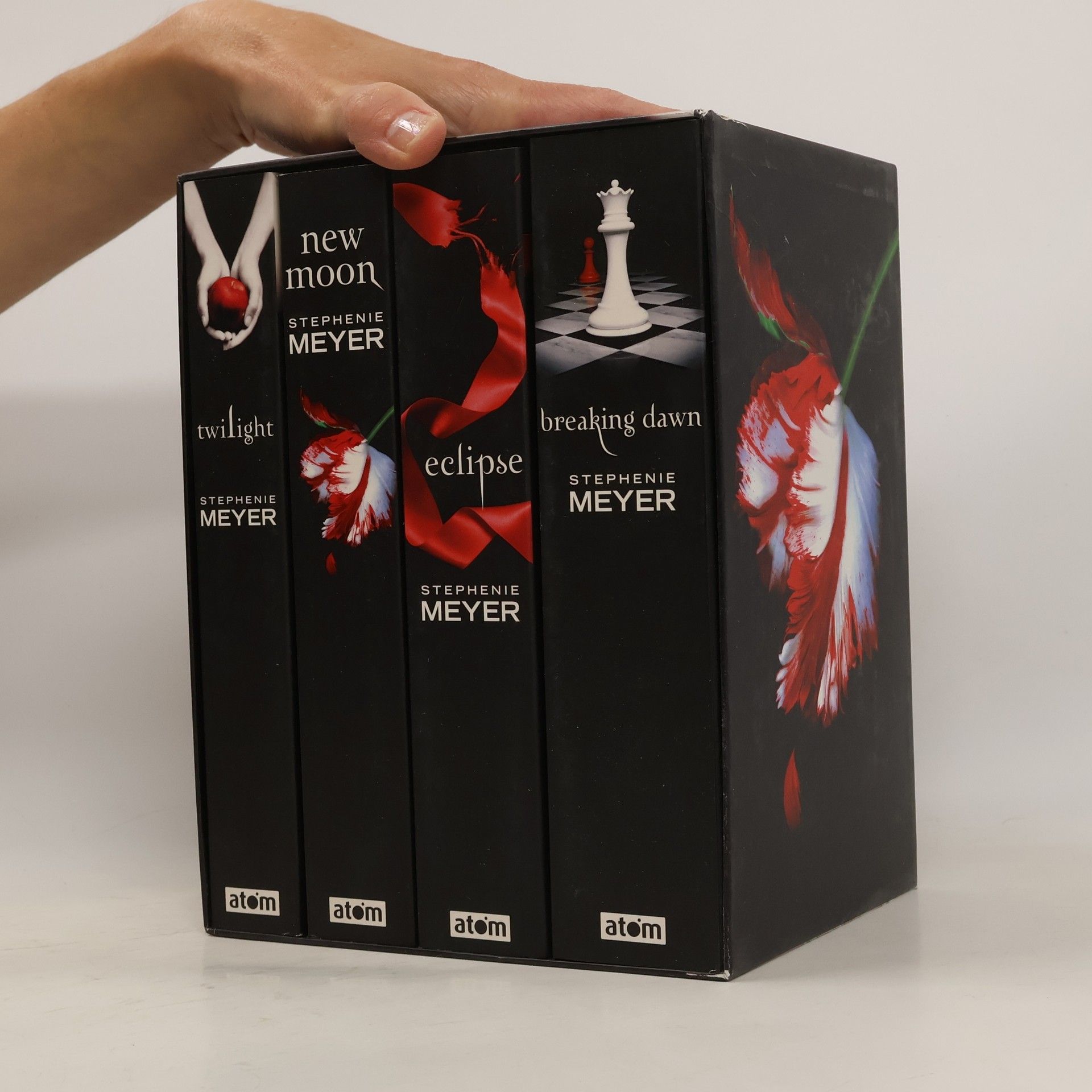 Stephenie Meyer Twilight Saga Box: Twilight. New Moon. Eclipse. Breaking Dawn.