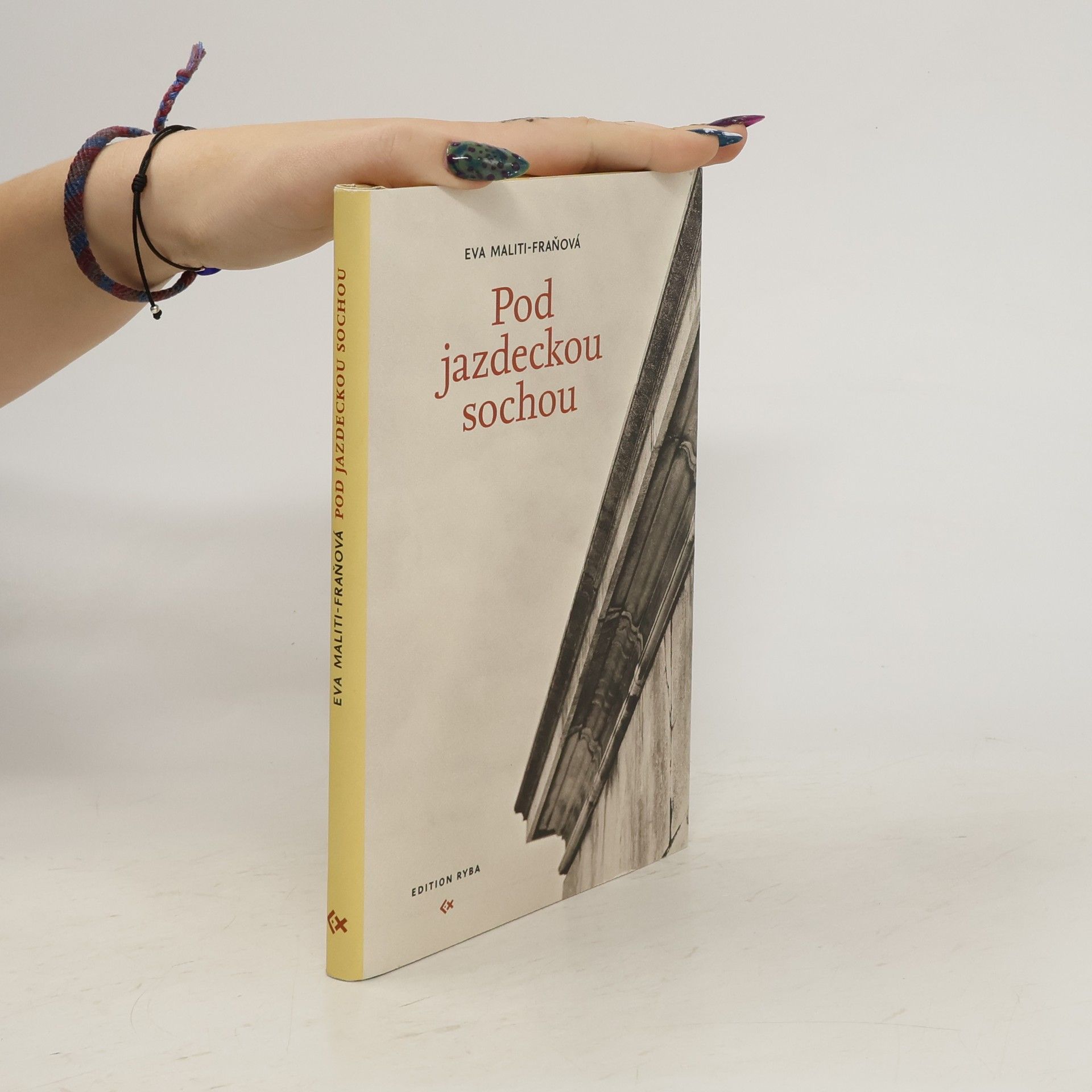 Eva Maliti Pod jazdeckou sochou