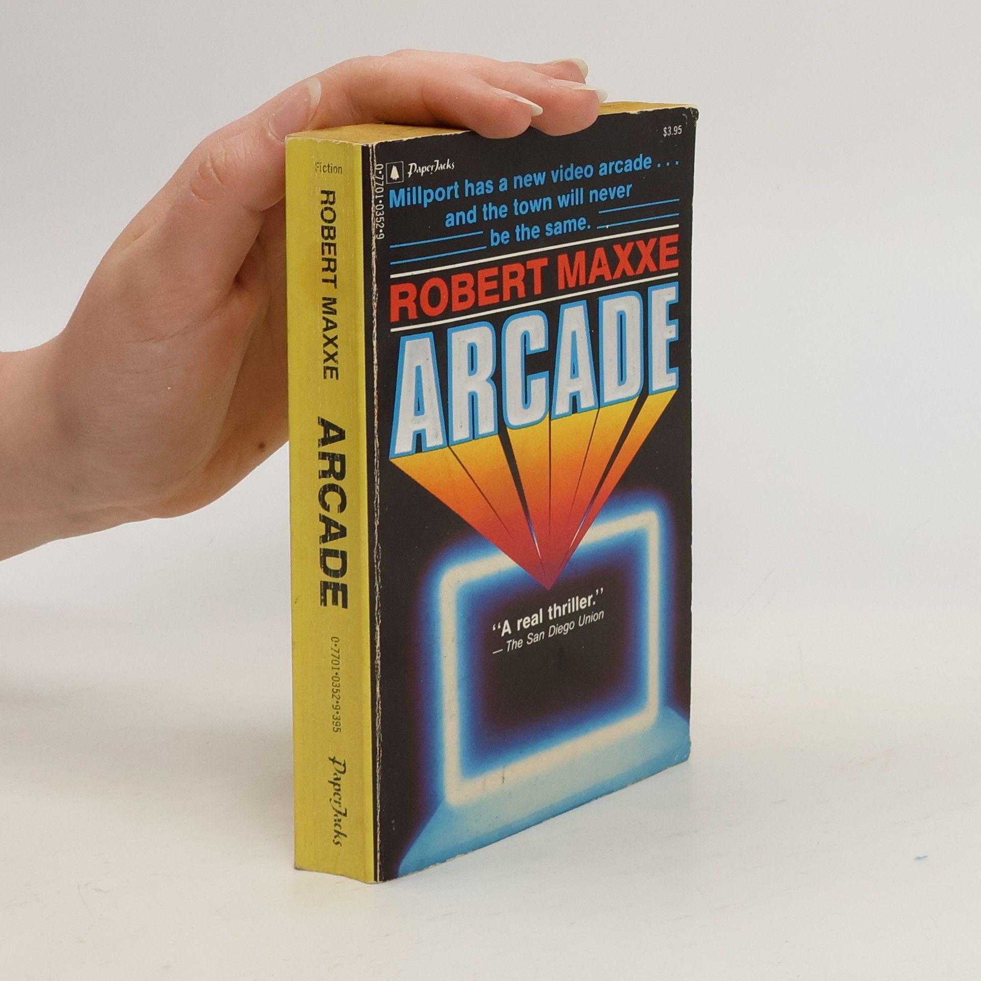 Robert Maxxe Arcade