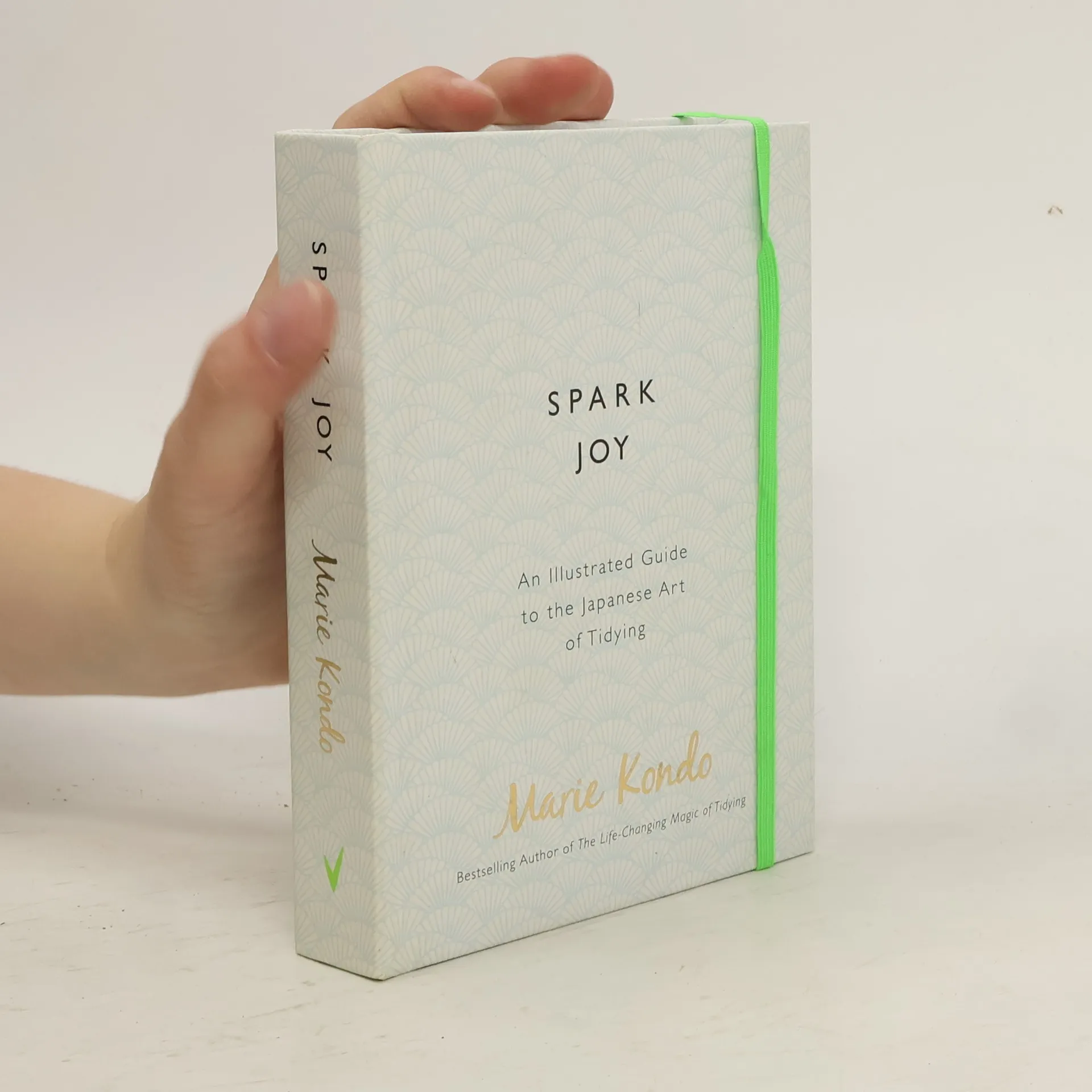 Spark joy. An illustrated guide to the japanese art of tidying | Book | Marie Kondō | EN