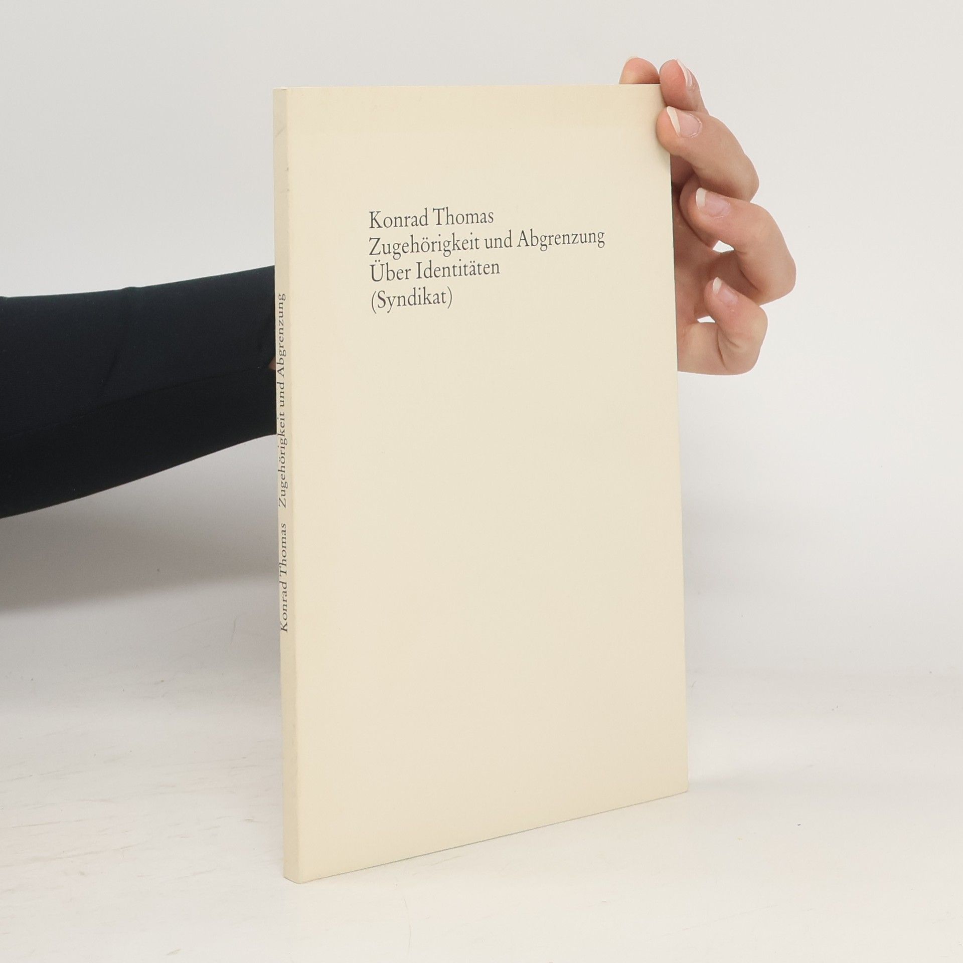 Konrad Thomas Zugehörigkeit und Abgrenzung