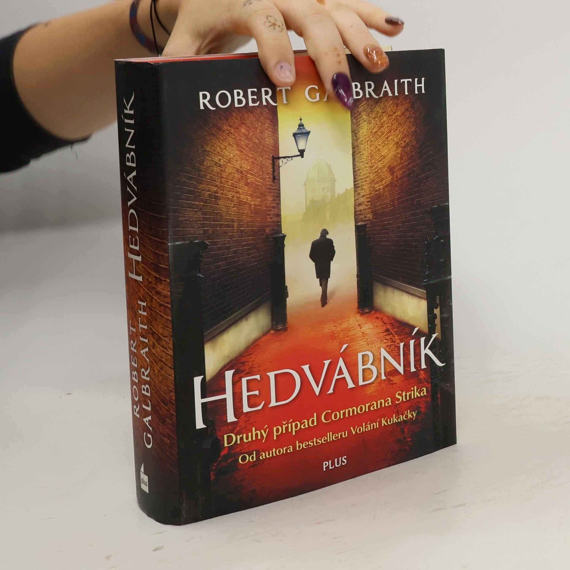 Joanne K. Rowlingová Hedvábník