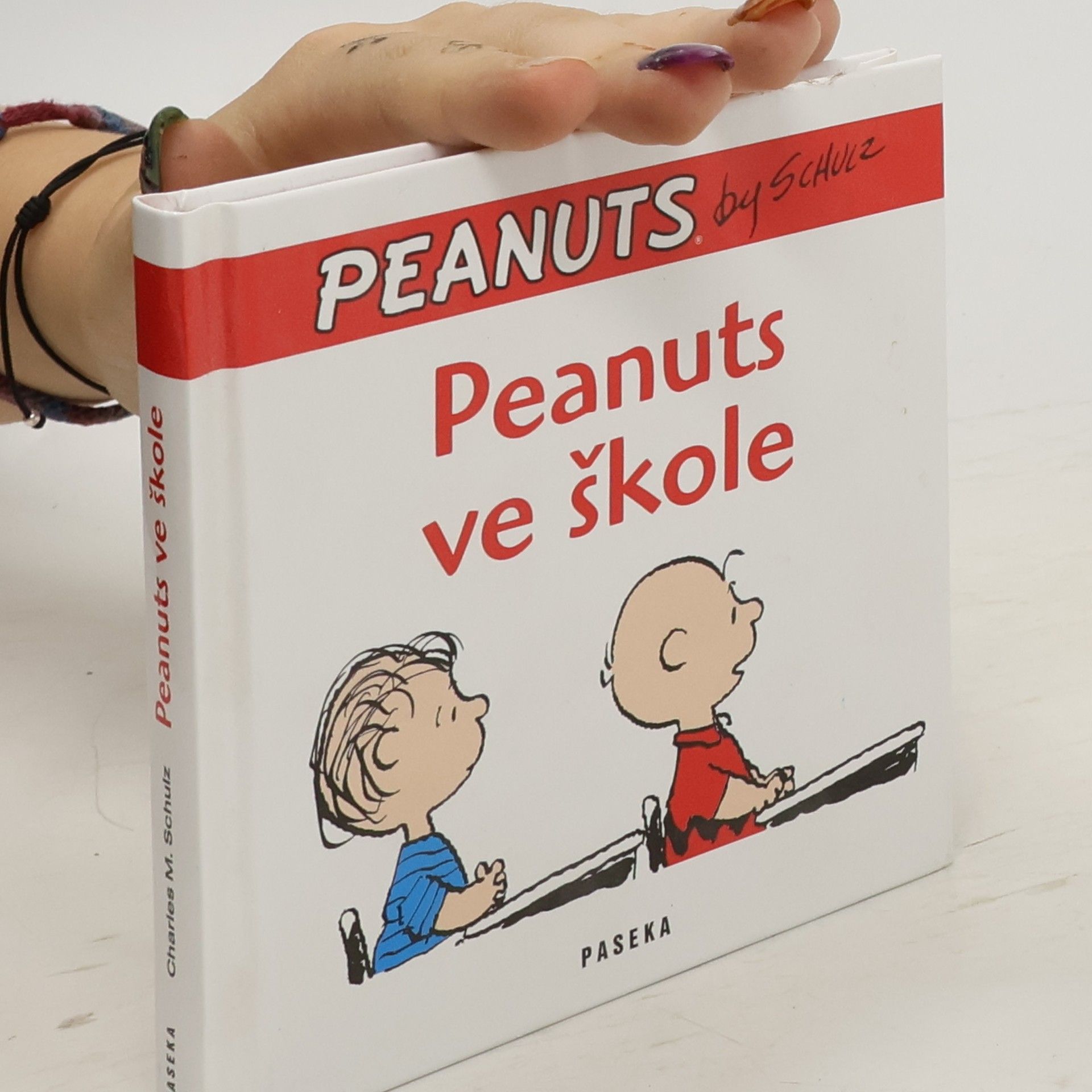 Charles Schulz Peanuts ve škole