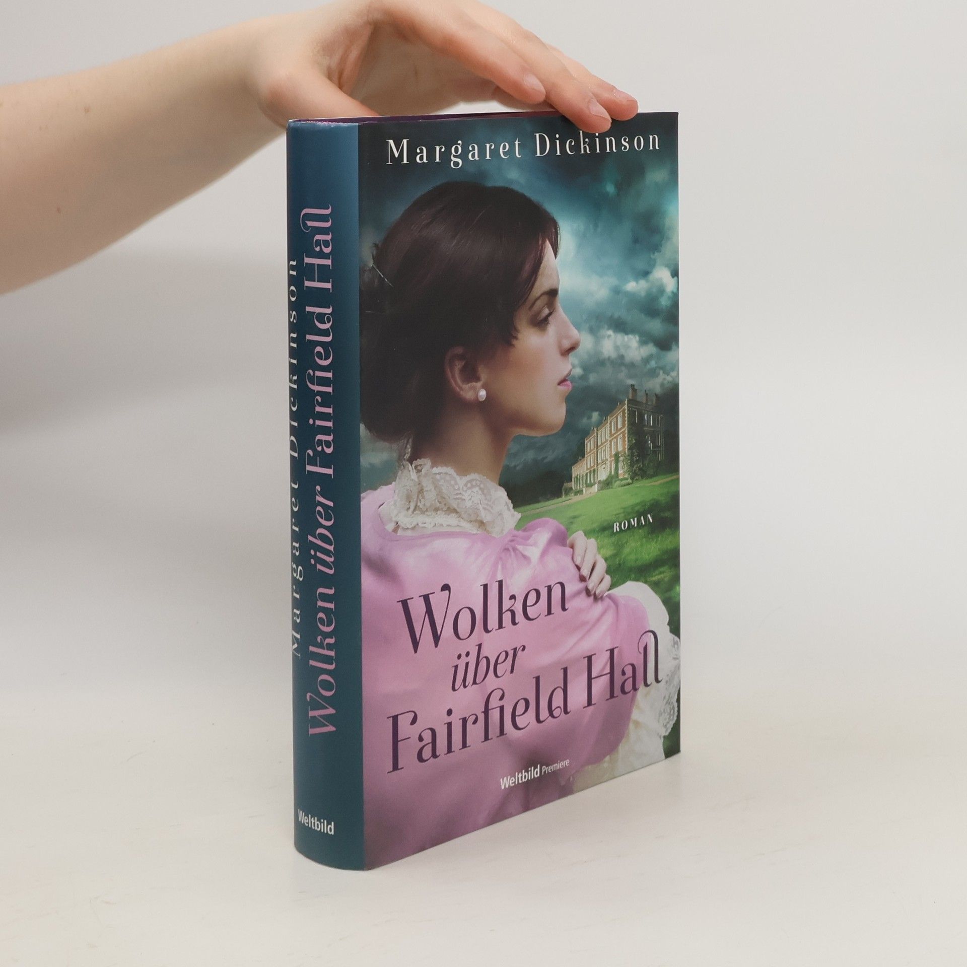Margaret Dickinson Wolken über Fairfield Hall