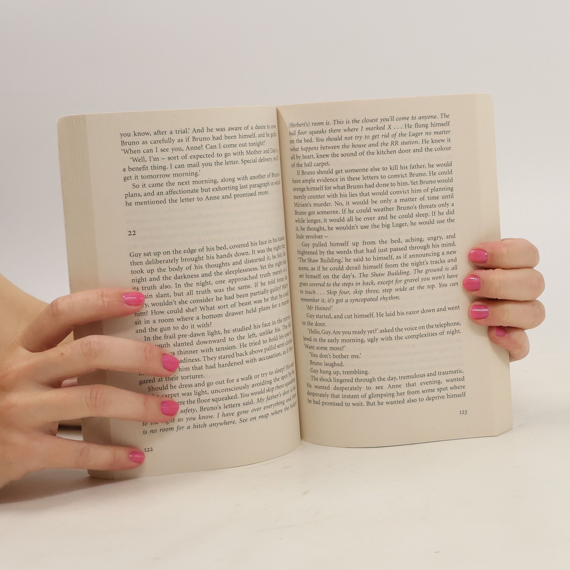 Patricia Highsmith Strangers on a train