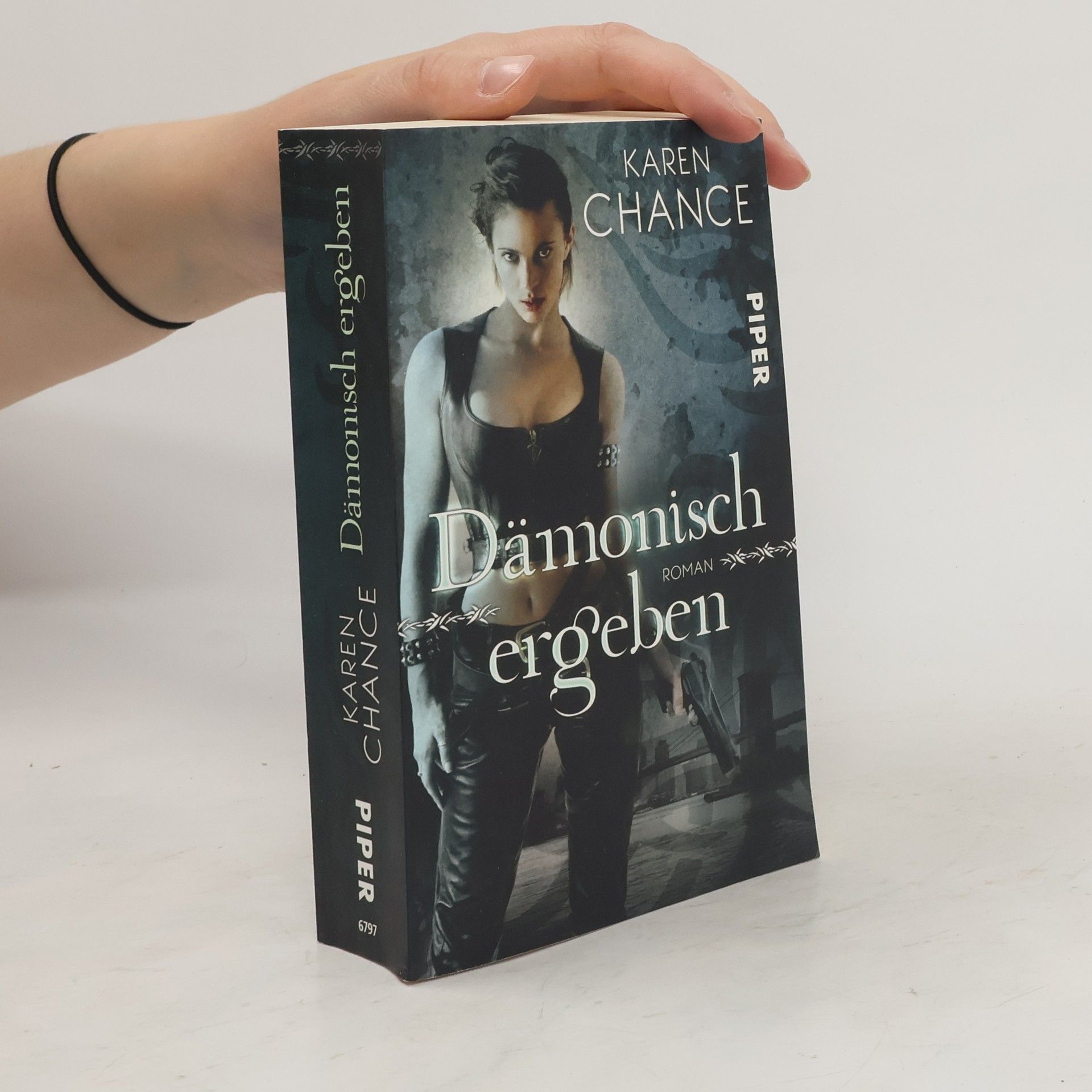 Karen Chance Dämonisch ergeben