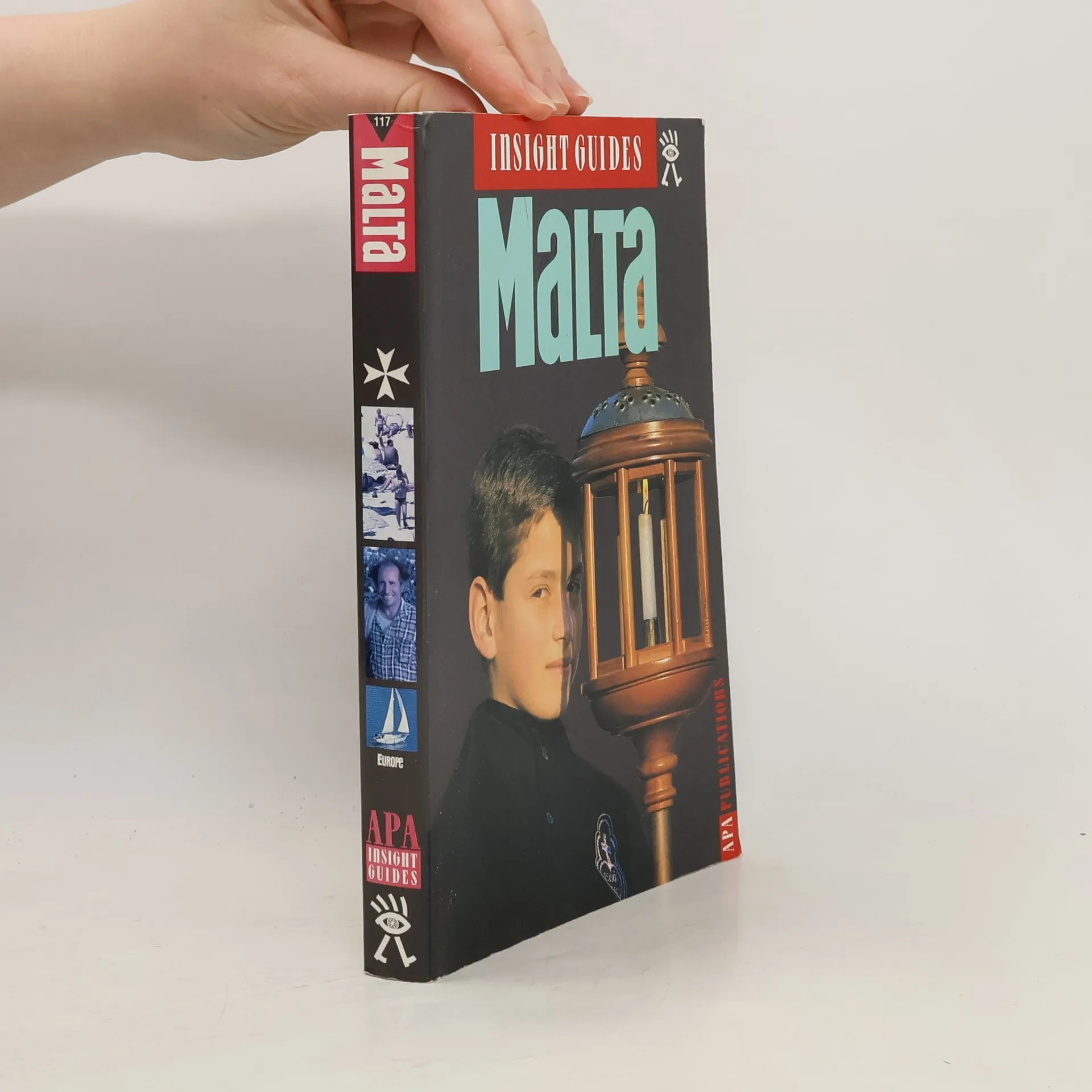 Malta | Book | Paperback | Geoffrey Aquilina Ross | EN