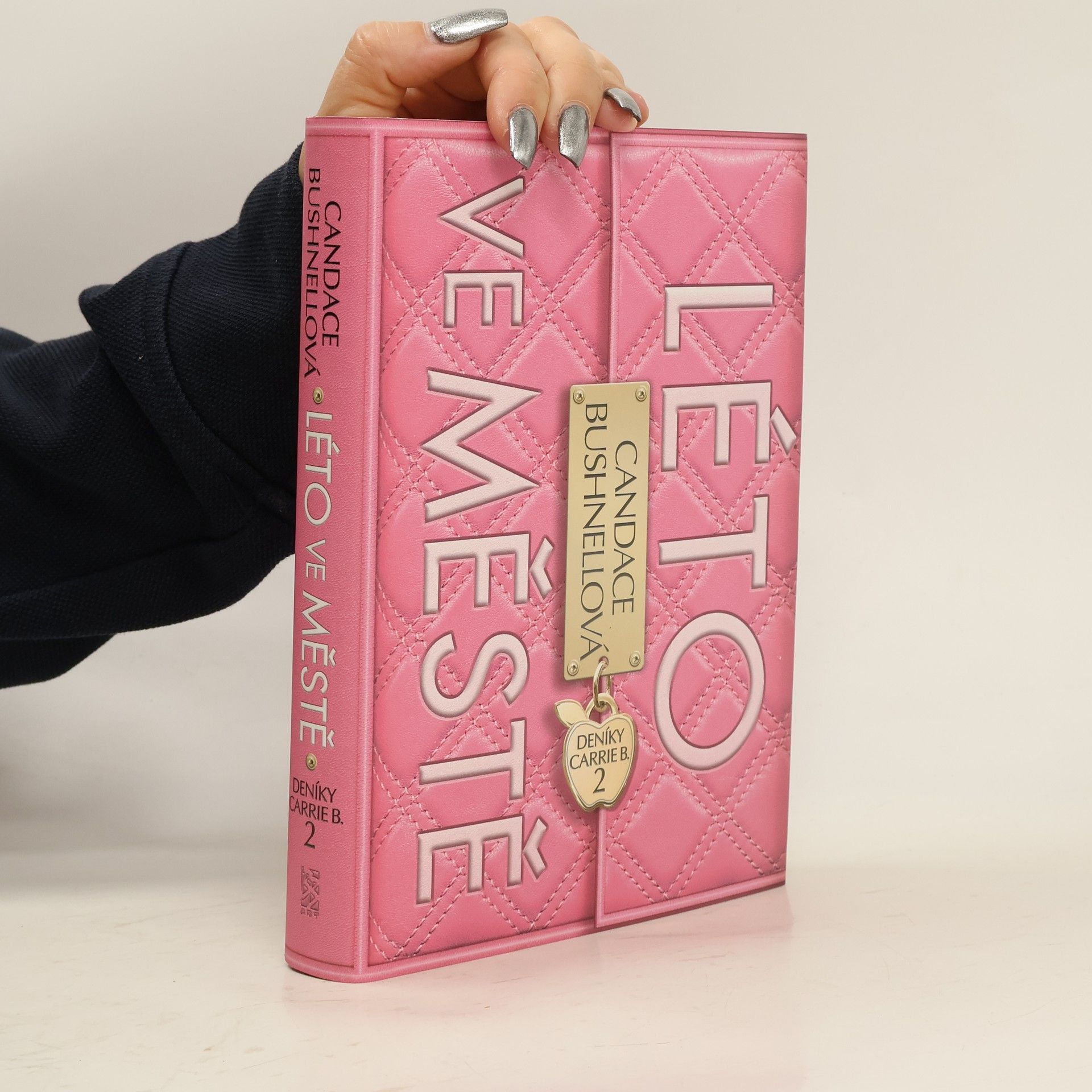 Candace Bushnell Deníky Carrie B. 2, Léto ve městě