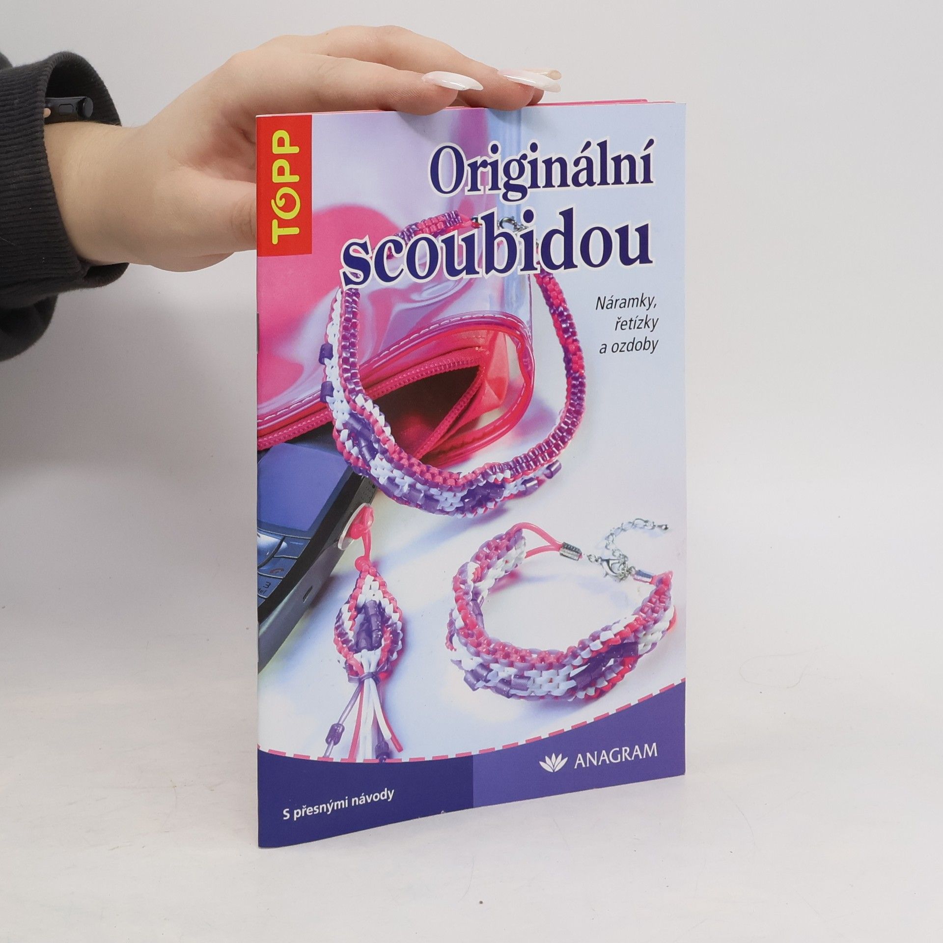Sieglinde Holl Originální scoubidou : náramky, řetízky a ozdoby