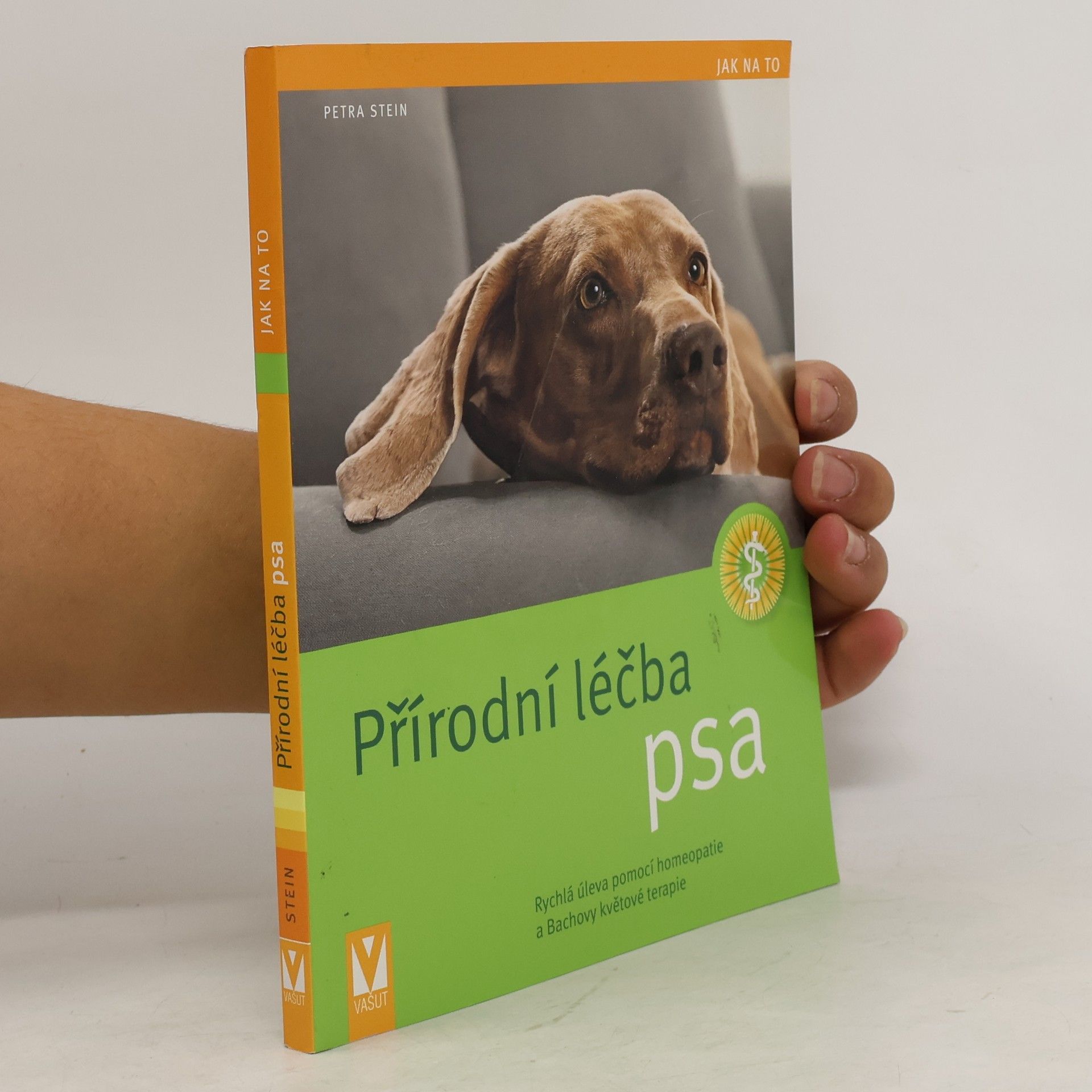 Petra Stein Přírodní léčba psa. Rychlá úleva pomocí homeopatie a Bachovy květové terapie