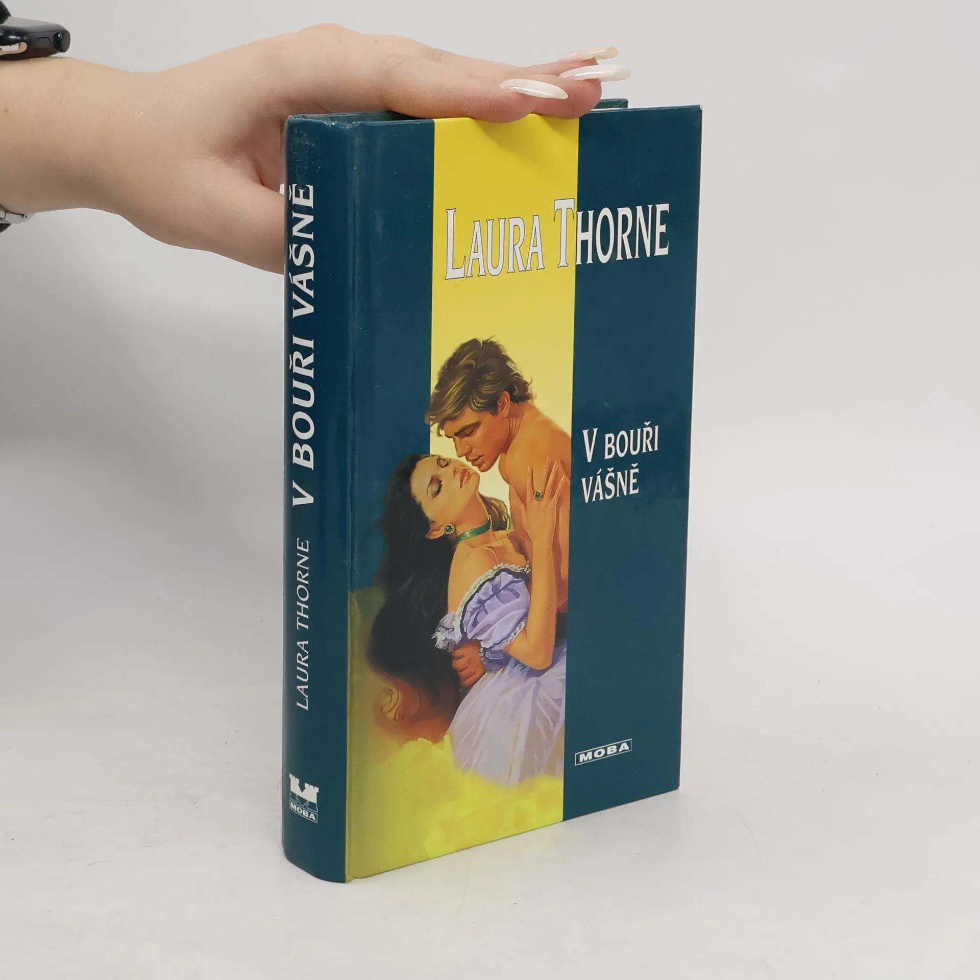 V bouři vášně | Kniha | Laura Thorne | CS