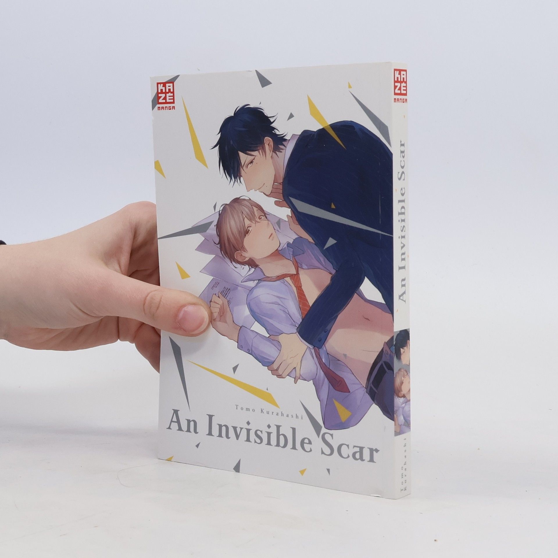 Tomo Kurahashi An invisible scar