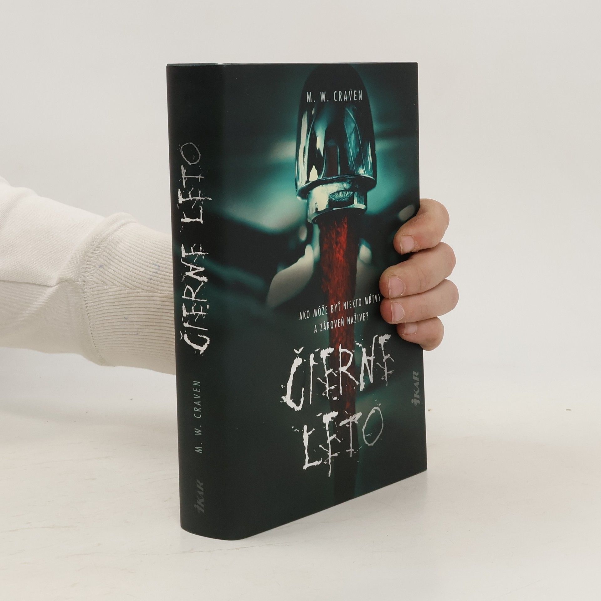 M. W. Craven Čierne leto