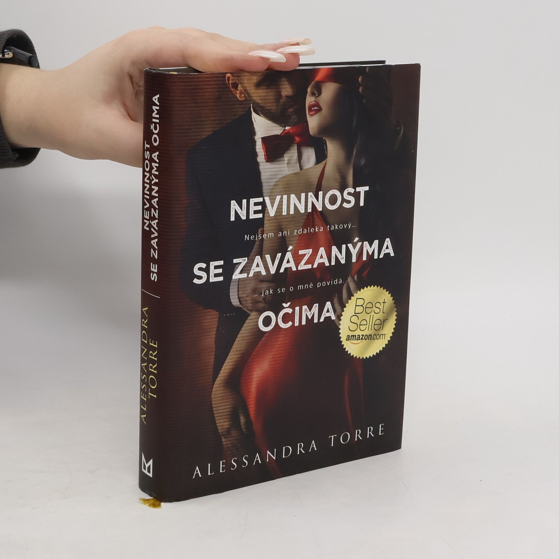 Alessandra Torre Nevinnost se závazanýma očima