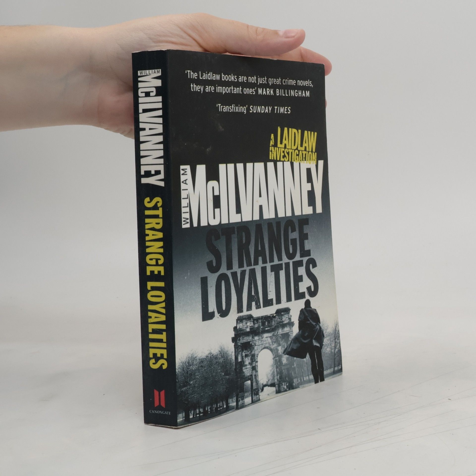 William McIlvanney Strange Loyalties. Fremde Treue, englische Ausgabe