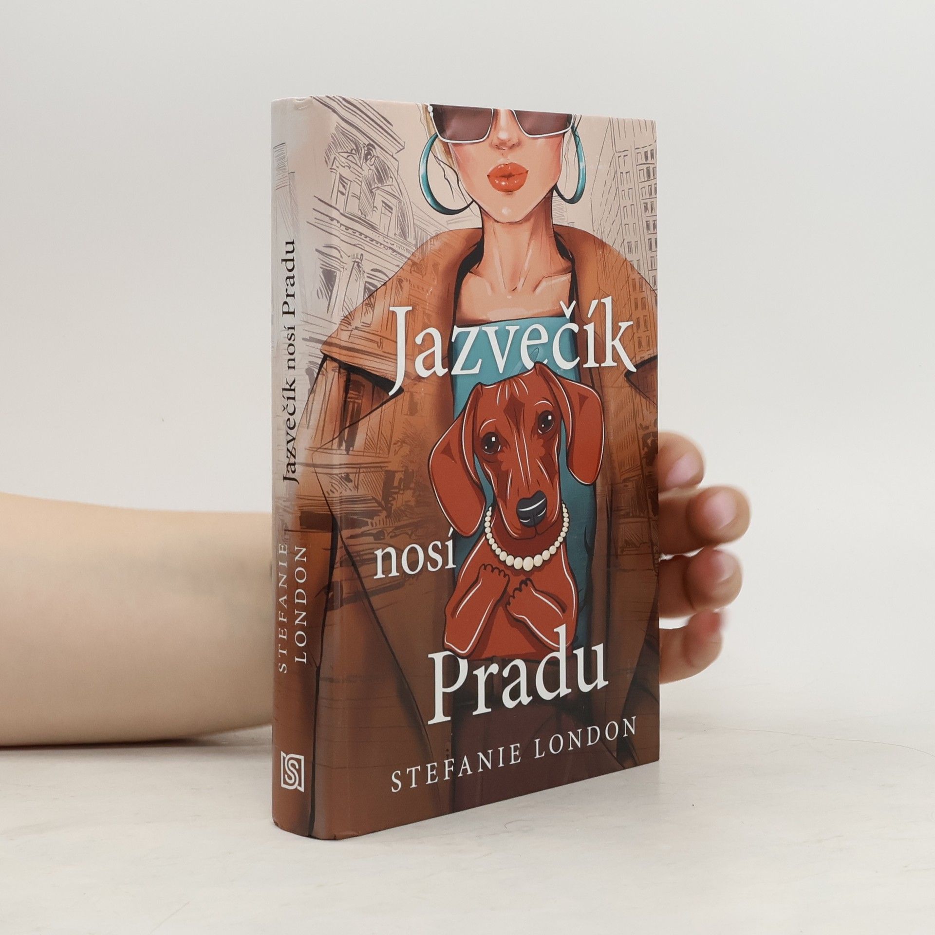 Stefanie London Jazvečík nosí Pradu