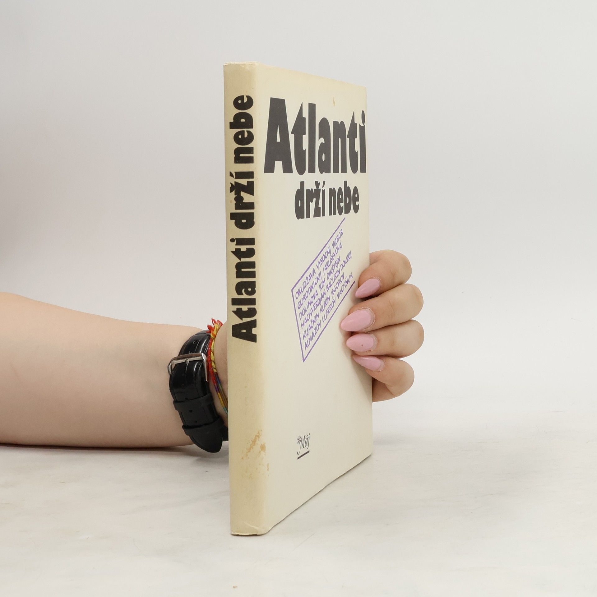 Collectif d'auteurs Atlanti drží nebe