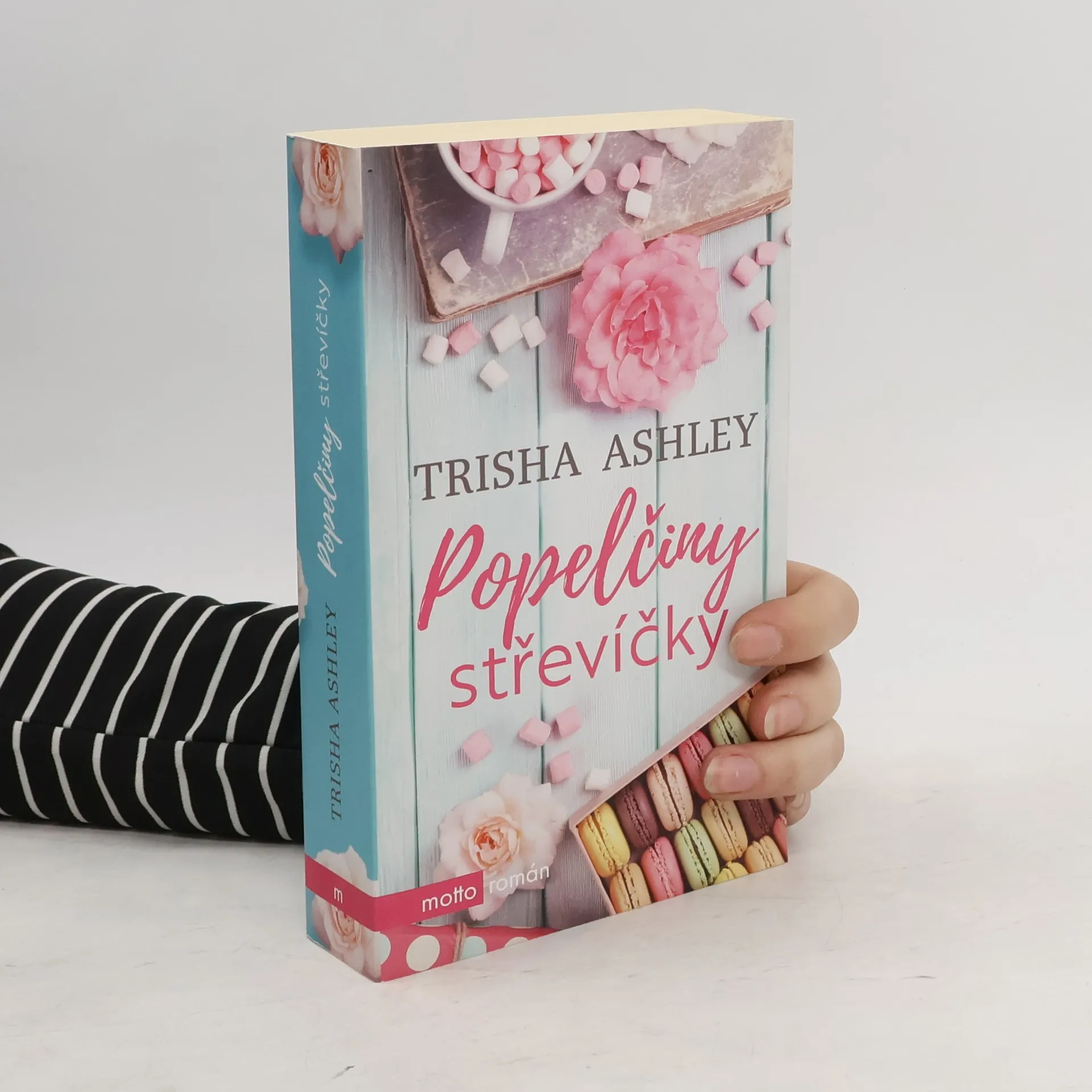 Popelčiny střevíčky | Kniha | pevná | Trisha Ashley | CS