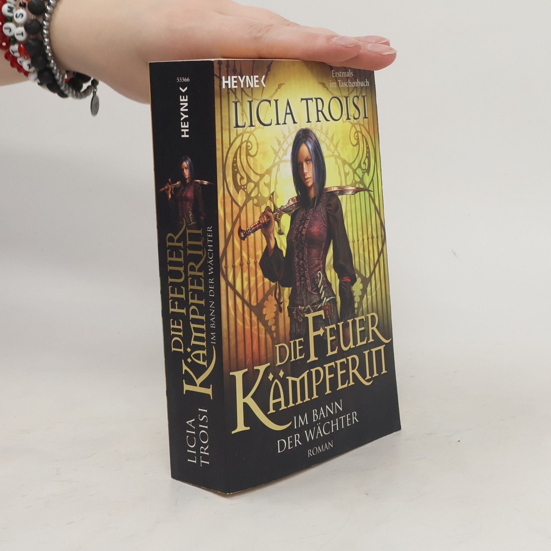 Licia Troisi Die Feuerkämpferin