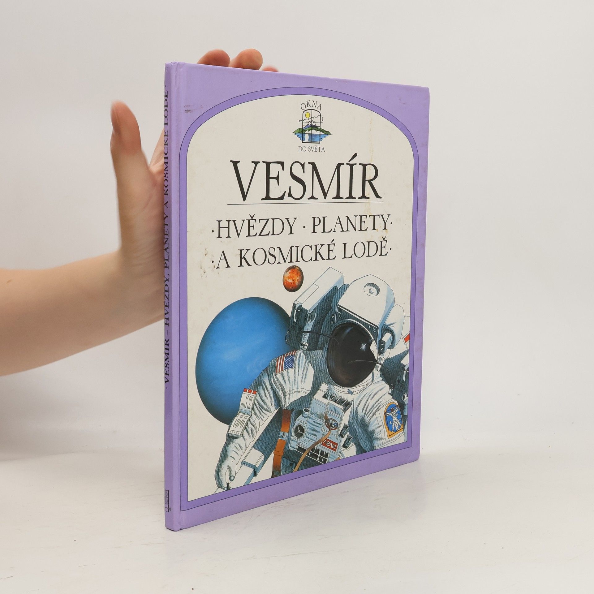 Vesmír. Hvězdy, planety a kosmické lodě.