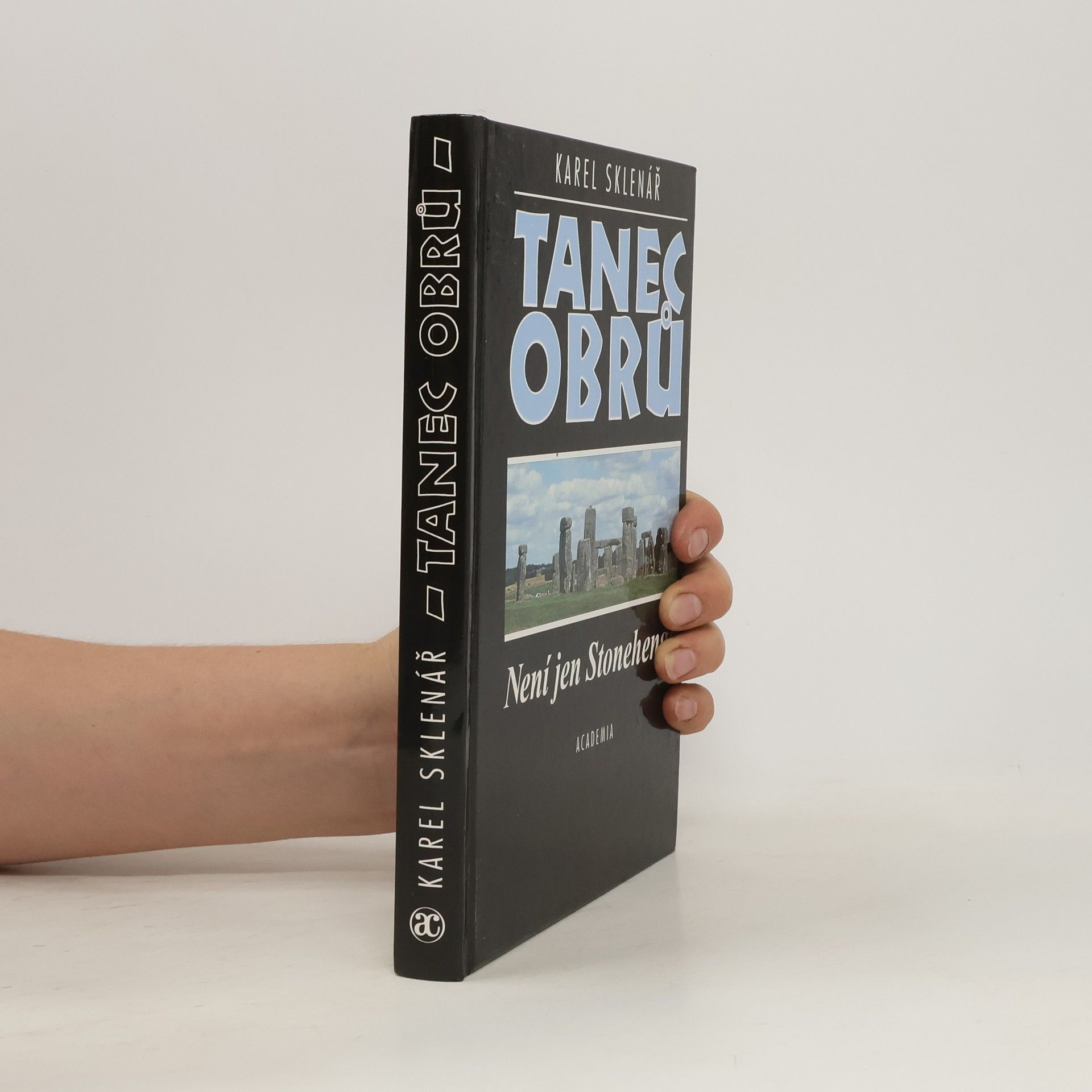 Karel Sklenář Tanec obrů: Není jen Stonehenge