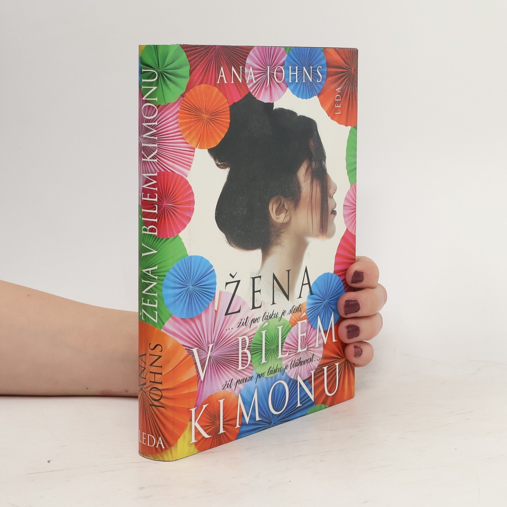 Ana Johns Žena v bílém kimonu