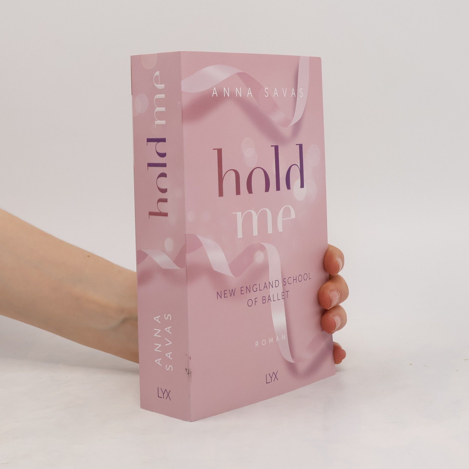Anna Savas Hold me