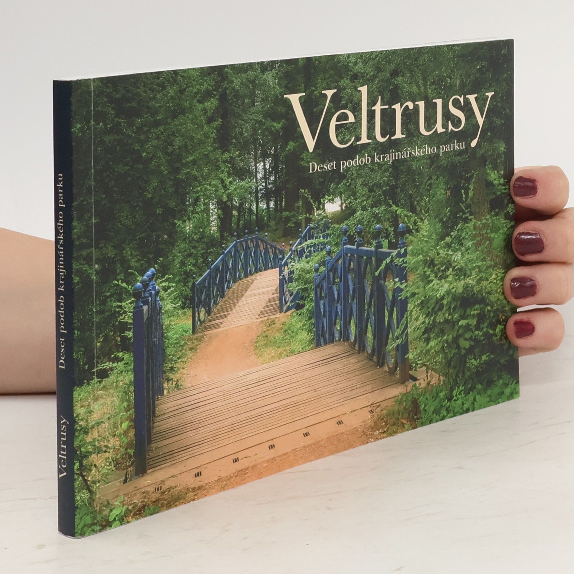 Lenka Křesadlová Veltrusy. Deset podob krajinářského parku