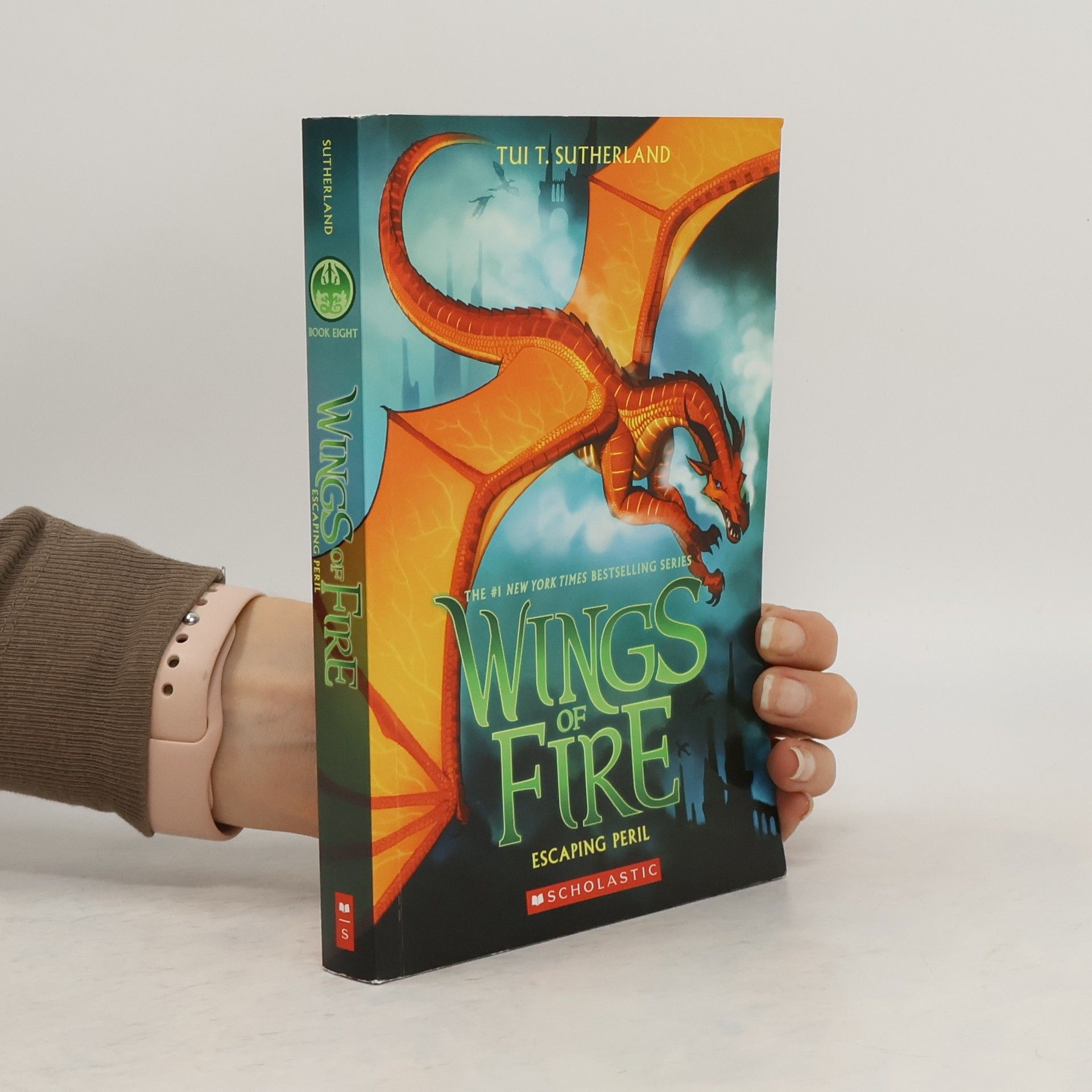 Tui T. Sutherland Wings of Fire 8. Escaping Peril