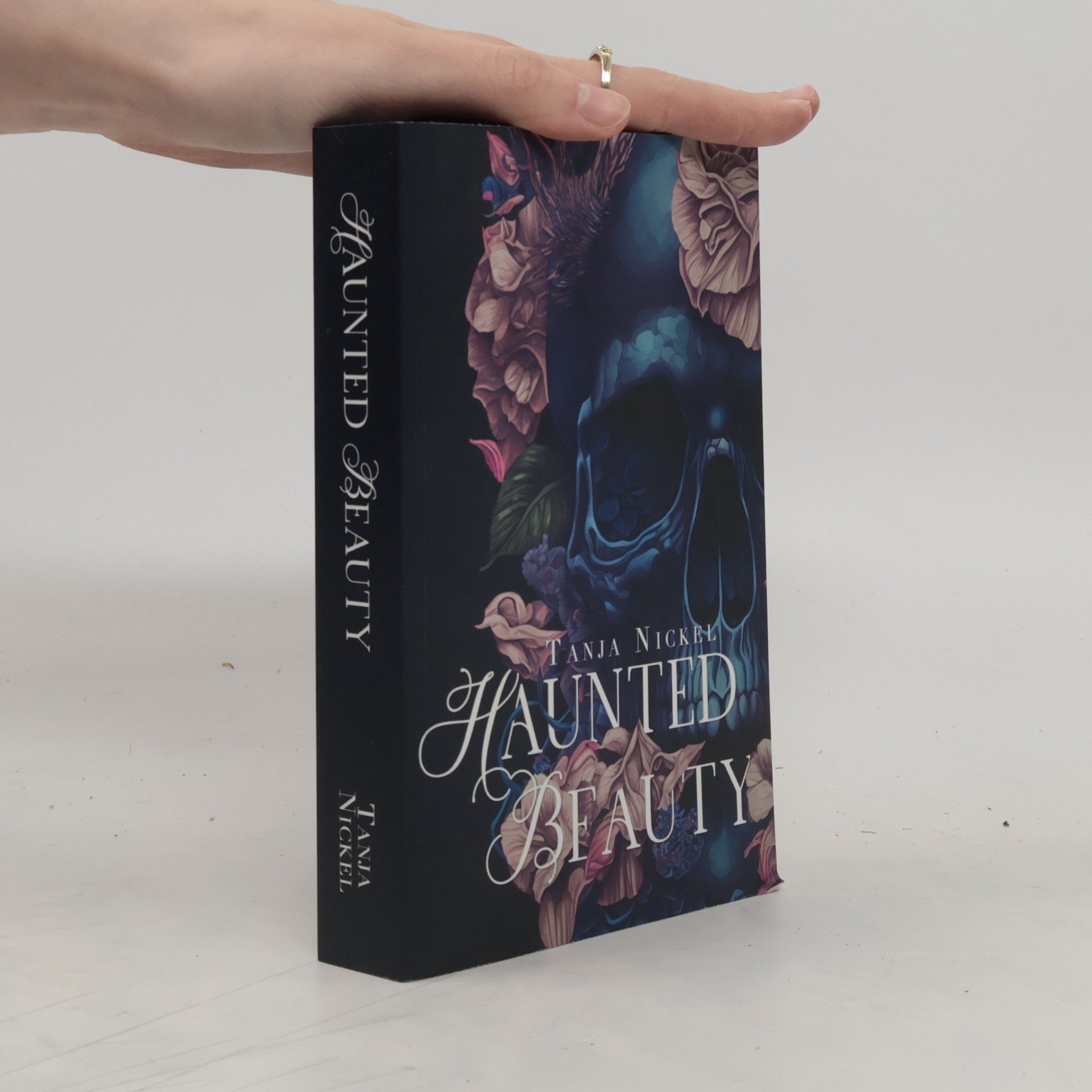 Tanja Nickel Haunted Beauty. Mit wunderschönem Farbschnitt