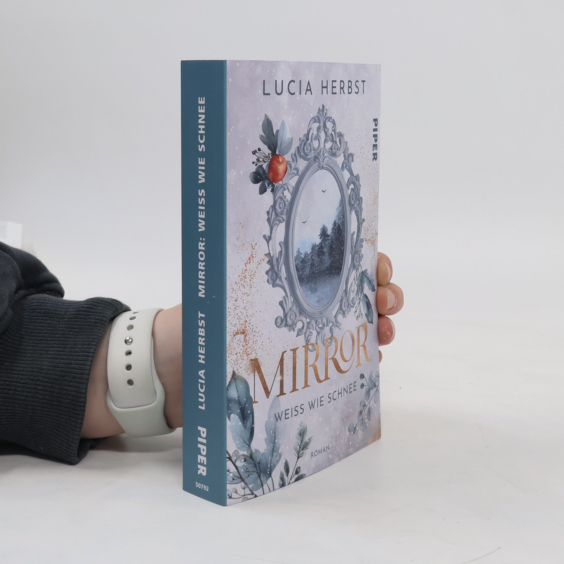 Lucia Herbst Mirror: Weiß wie Schnee