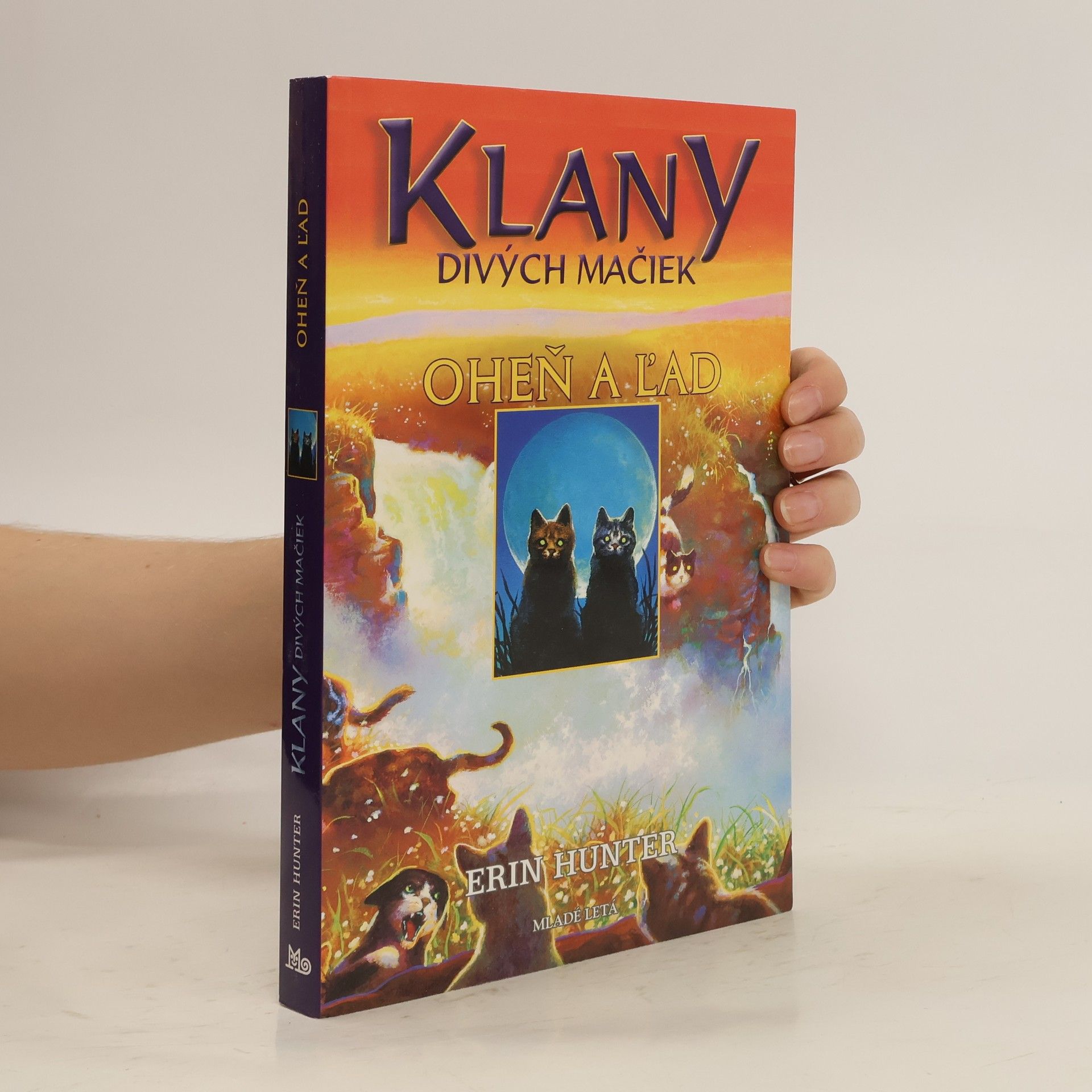 Erin Hunter Oheň a ľad