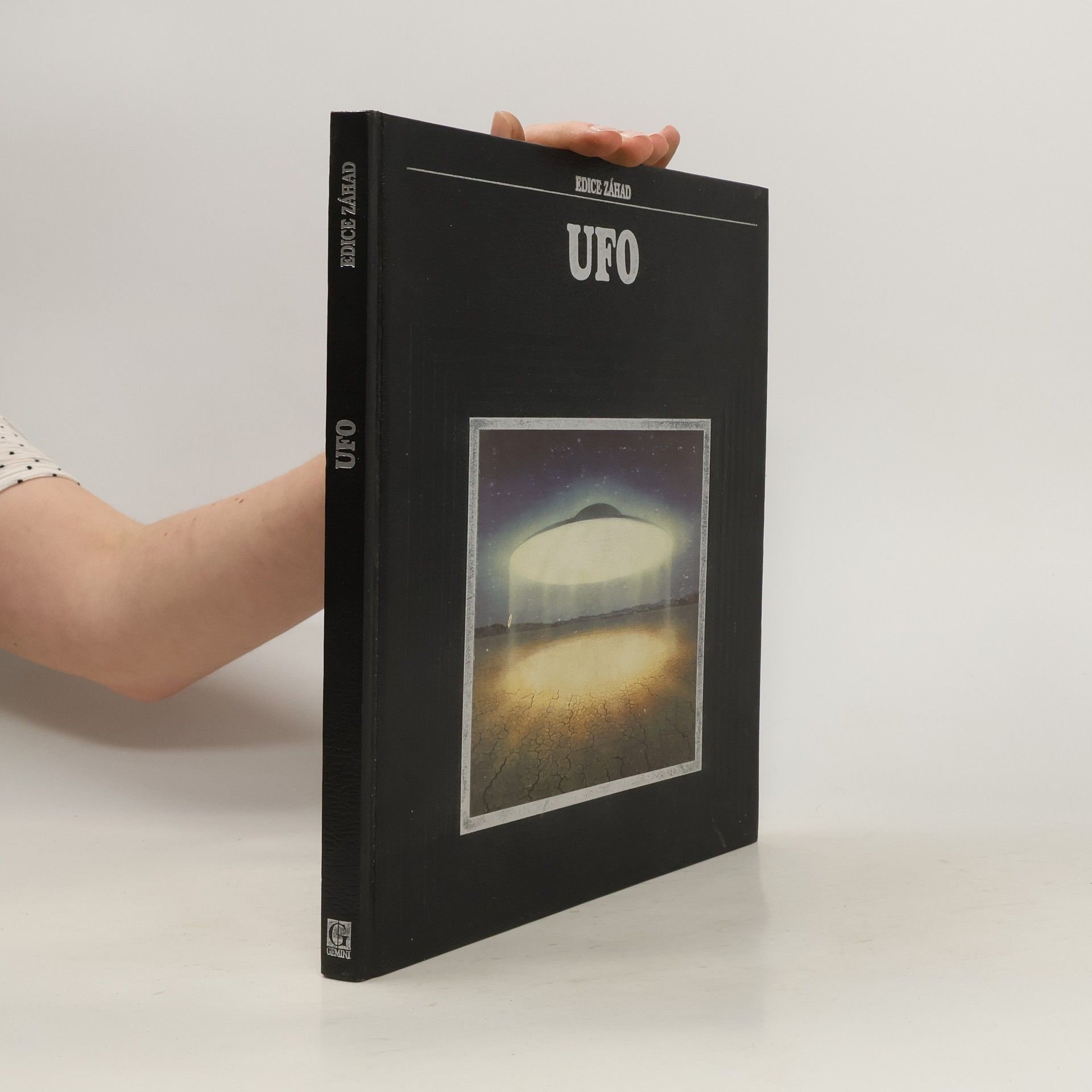 Ellen Phillips Edice záhad. UFO