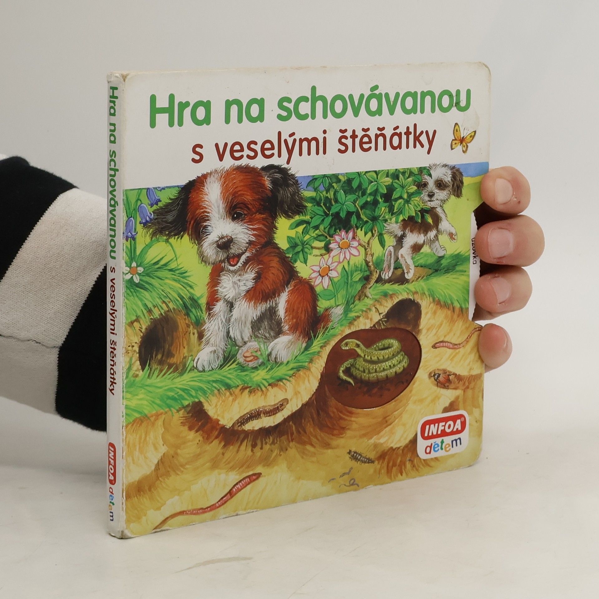 kolektiv Hra na schovávanou s veselými štěňátky
