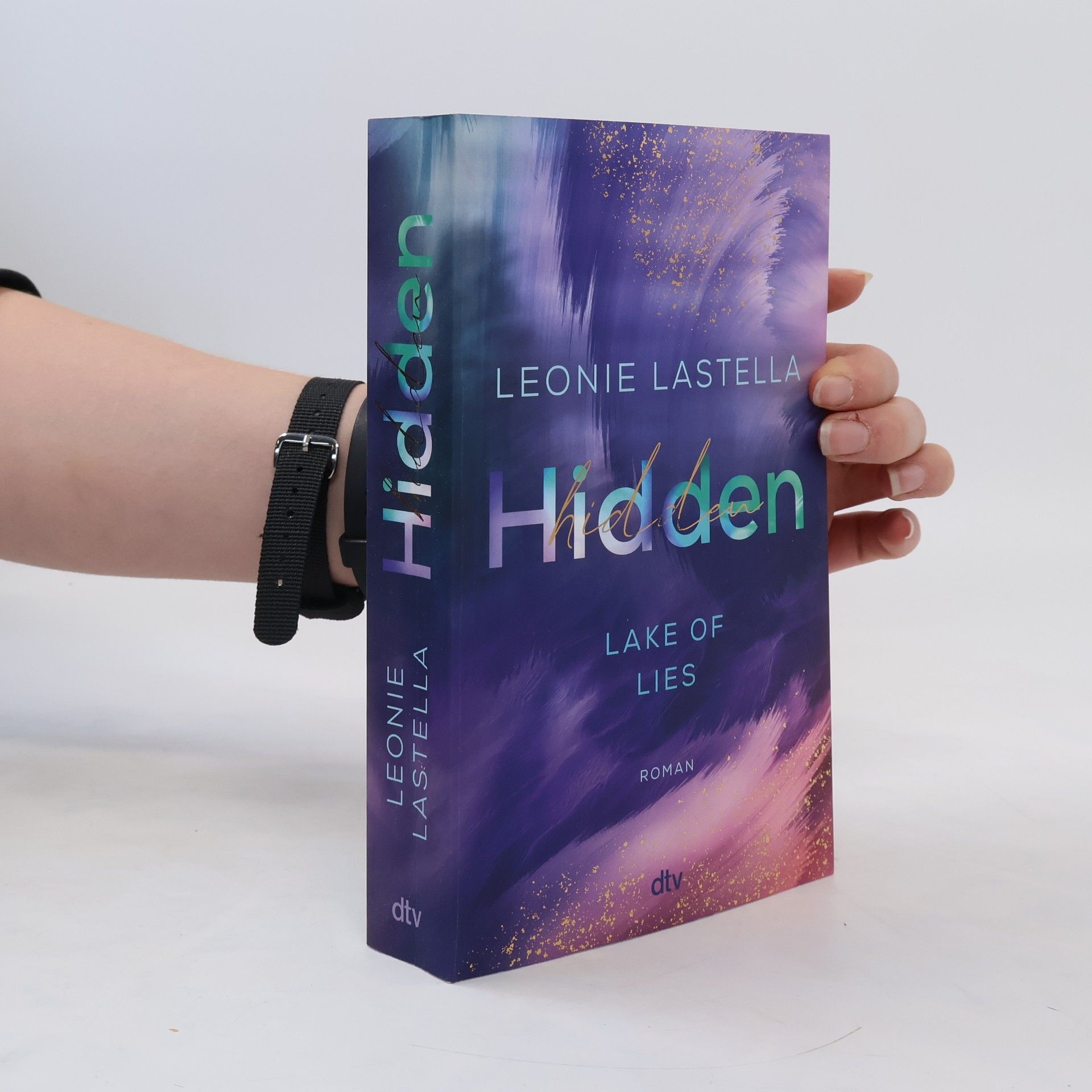 Leonie Lastella Hidden / Lake of Lies Bd.1