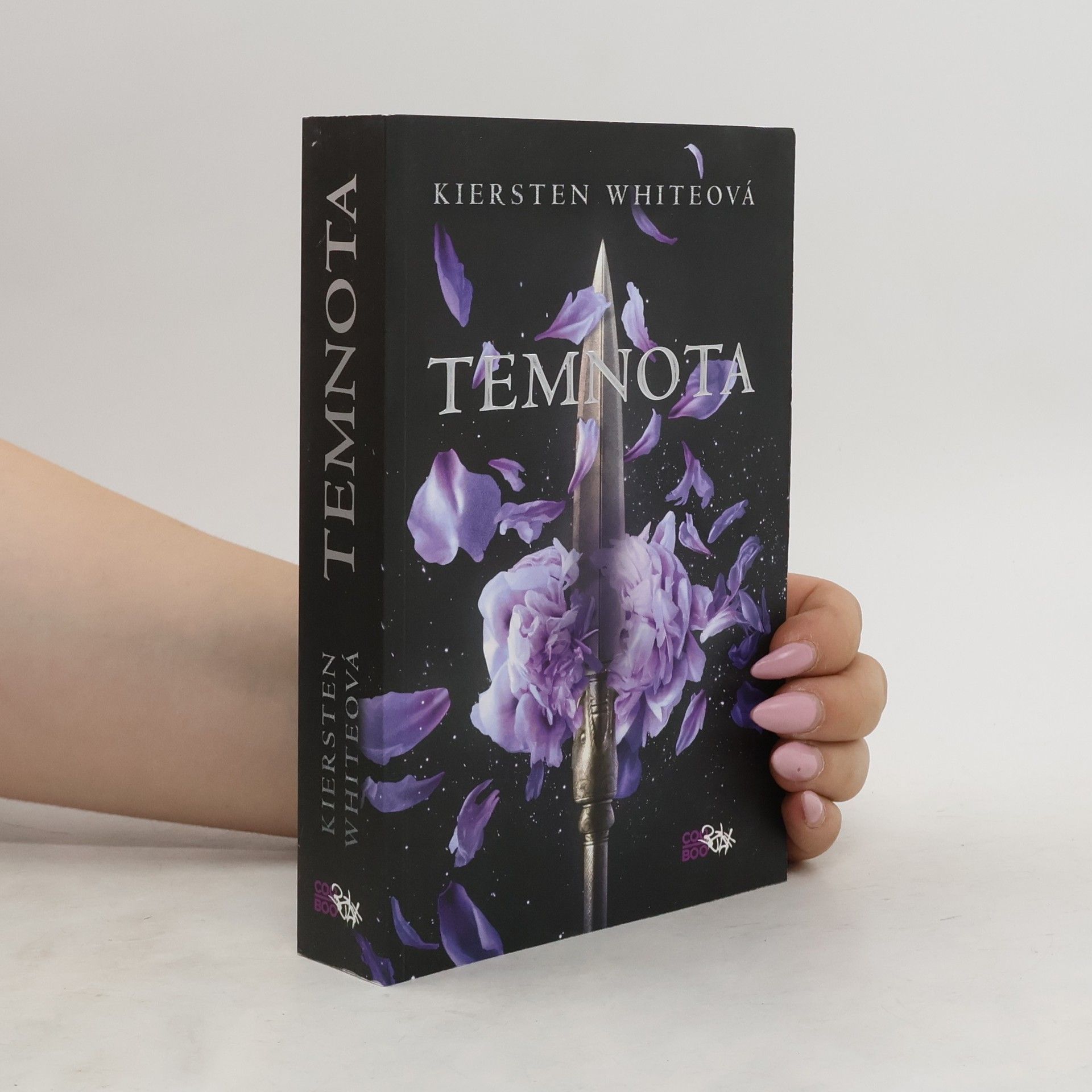 Kiersten Whiteová Temnota: Dobyvatelská sága 1