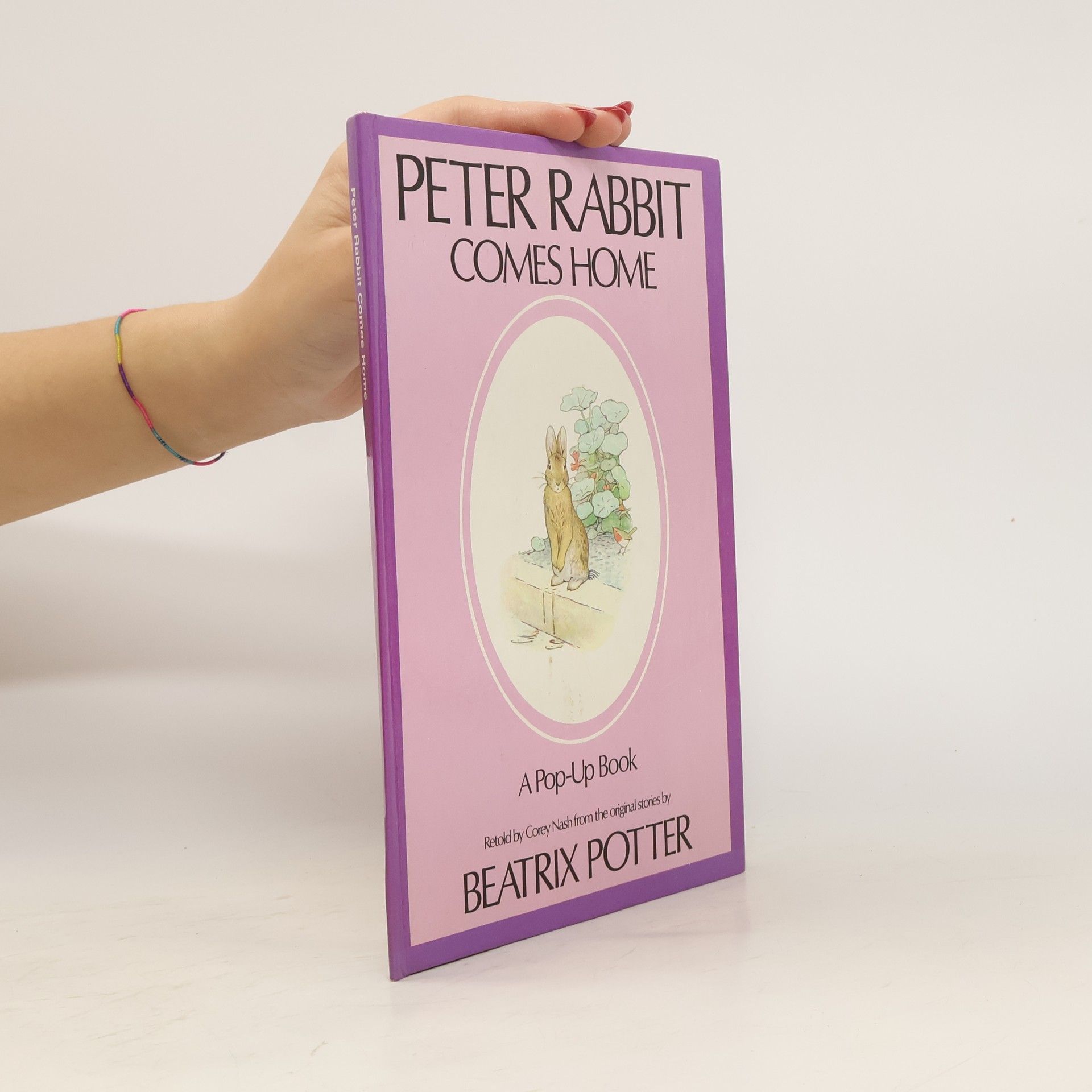 Beatrix Potterová Peter Rabbit Comes Home