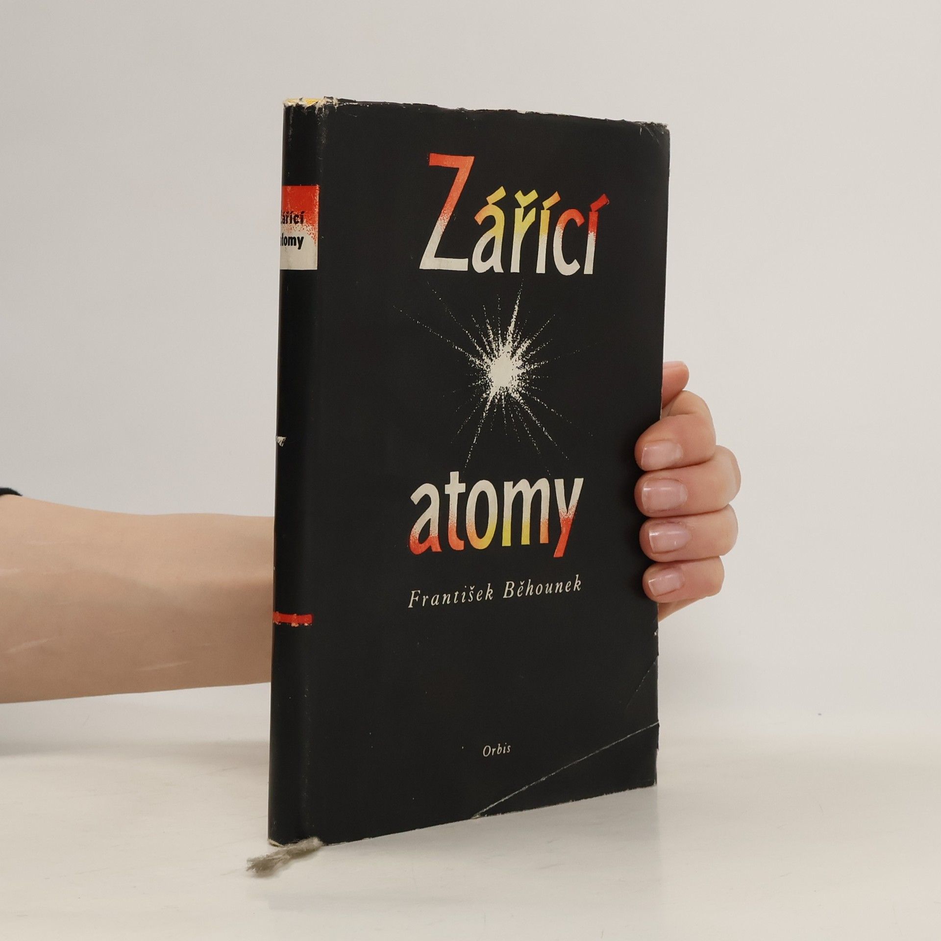 František Běhounek Zářící atomy