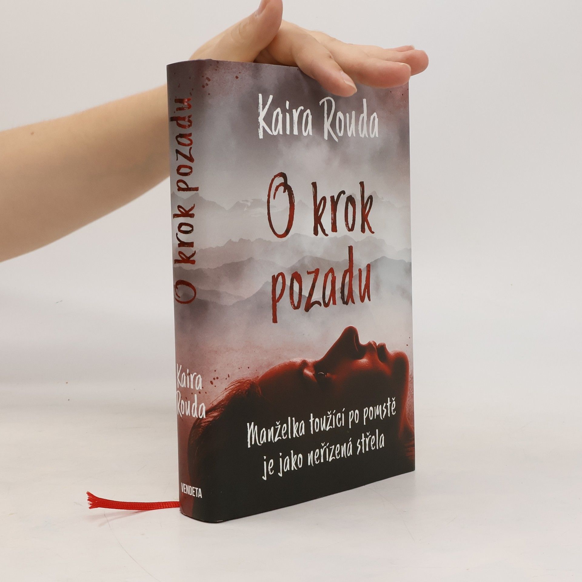 Kaira Sturdivant Rouda O krok pozadu