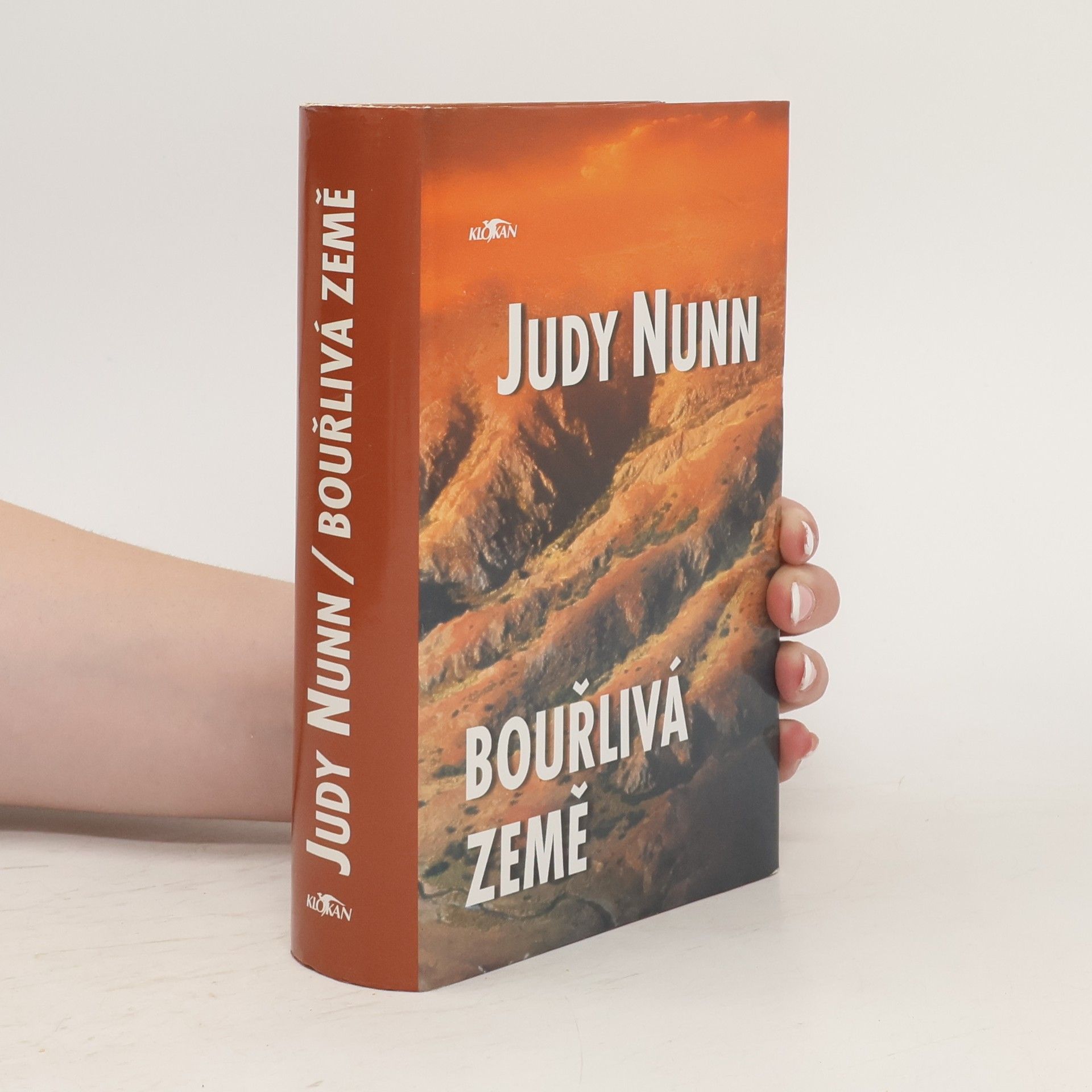 Judy Nunn Bouřlivá země