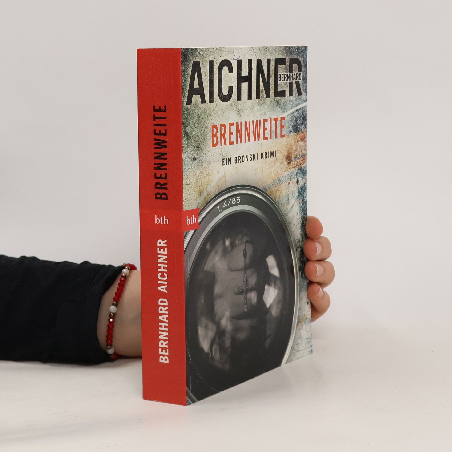 Bernhard Aichner Brennweite