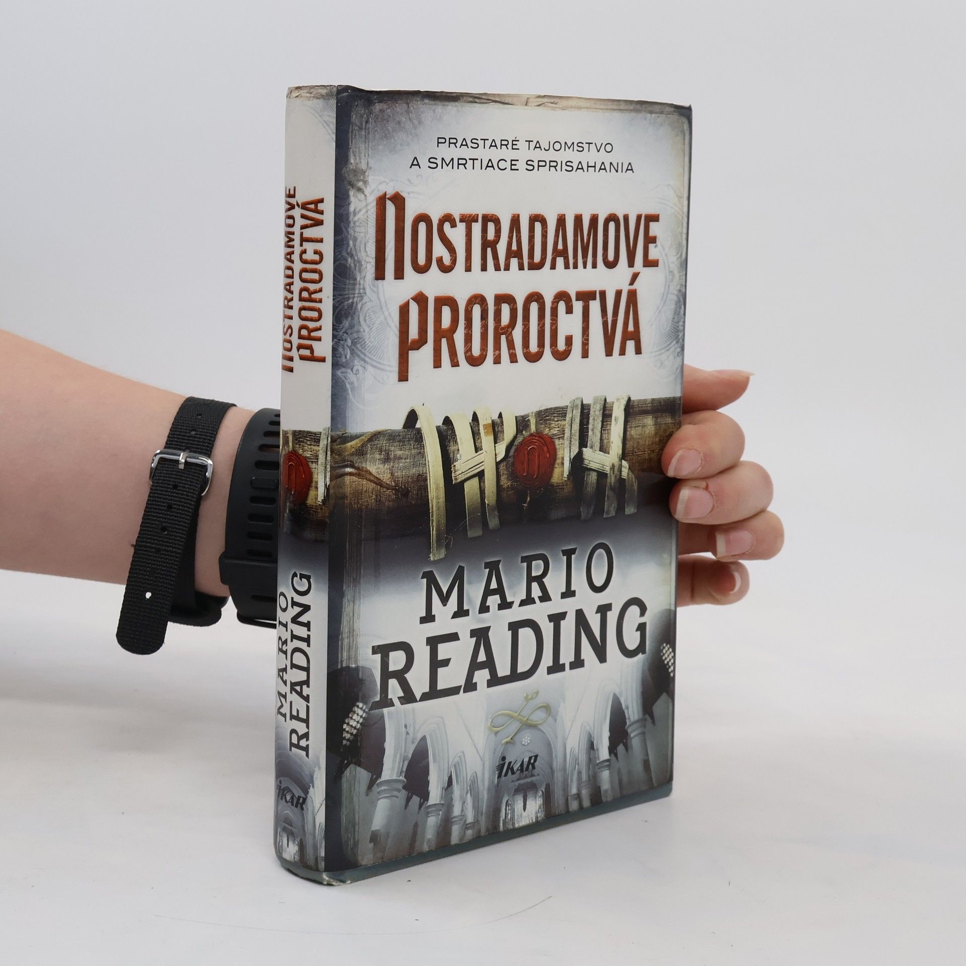 Mario Reading Nostradamove proroctvá