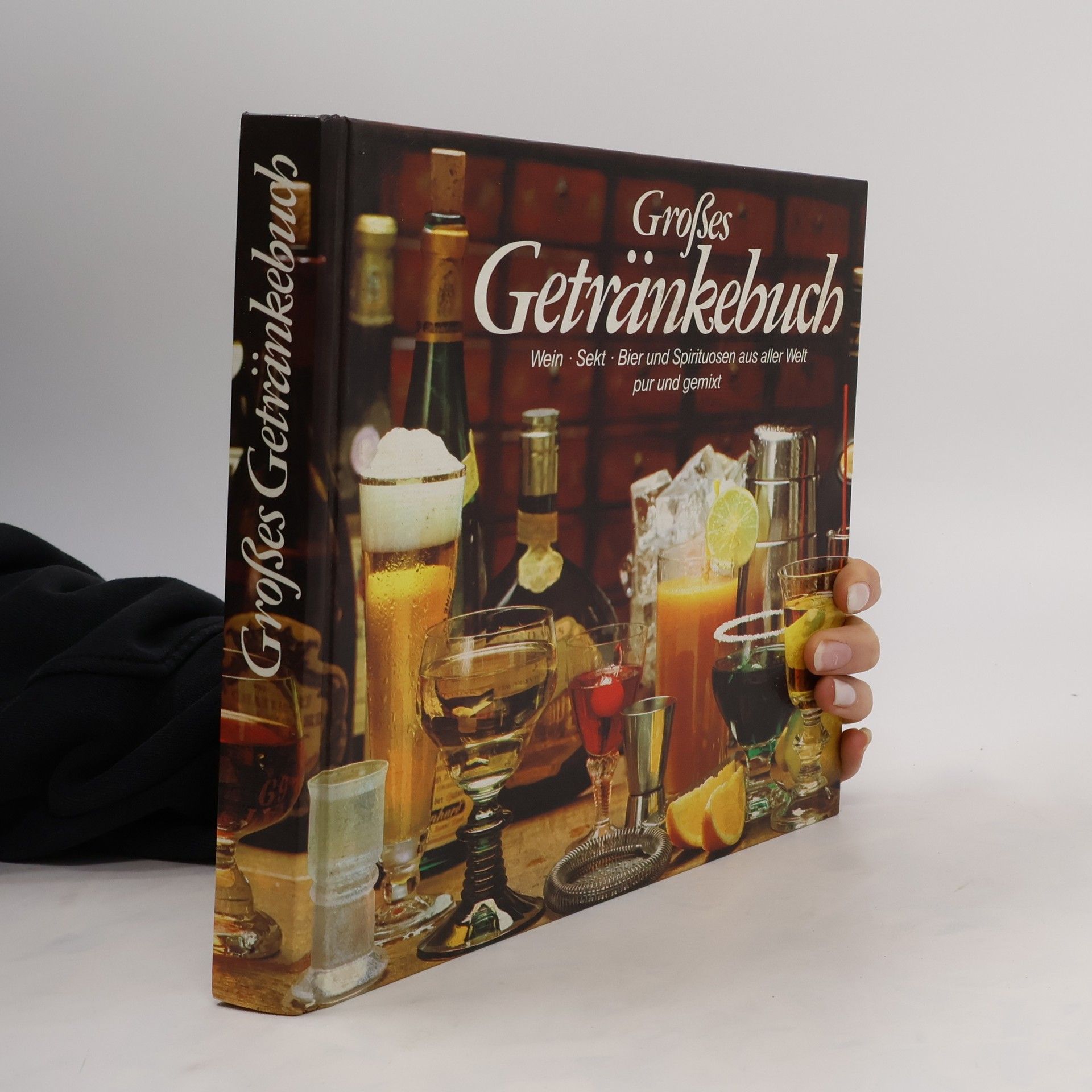 Claus Arius Grosses Getränkebuch. Wein, Sekt, Bier u. Spirituosen aus aller Welt pur u. gemixt
