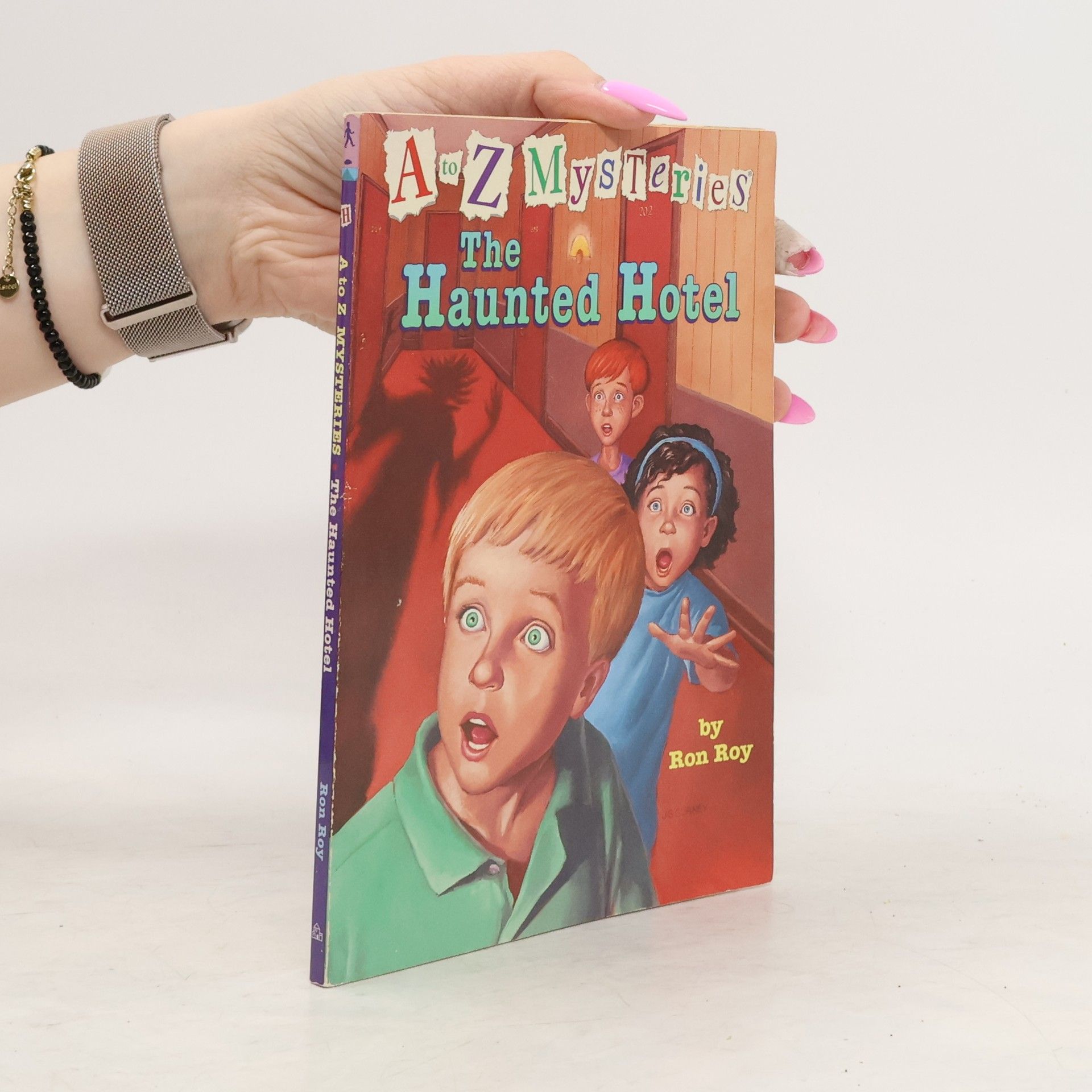 Ron Roy A to Z Mysteries. The Haunted Hotel