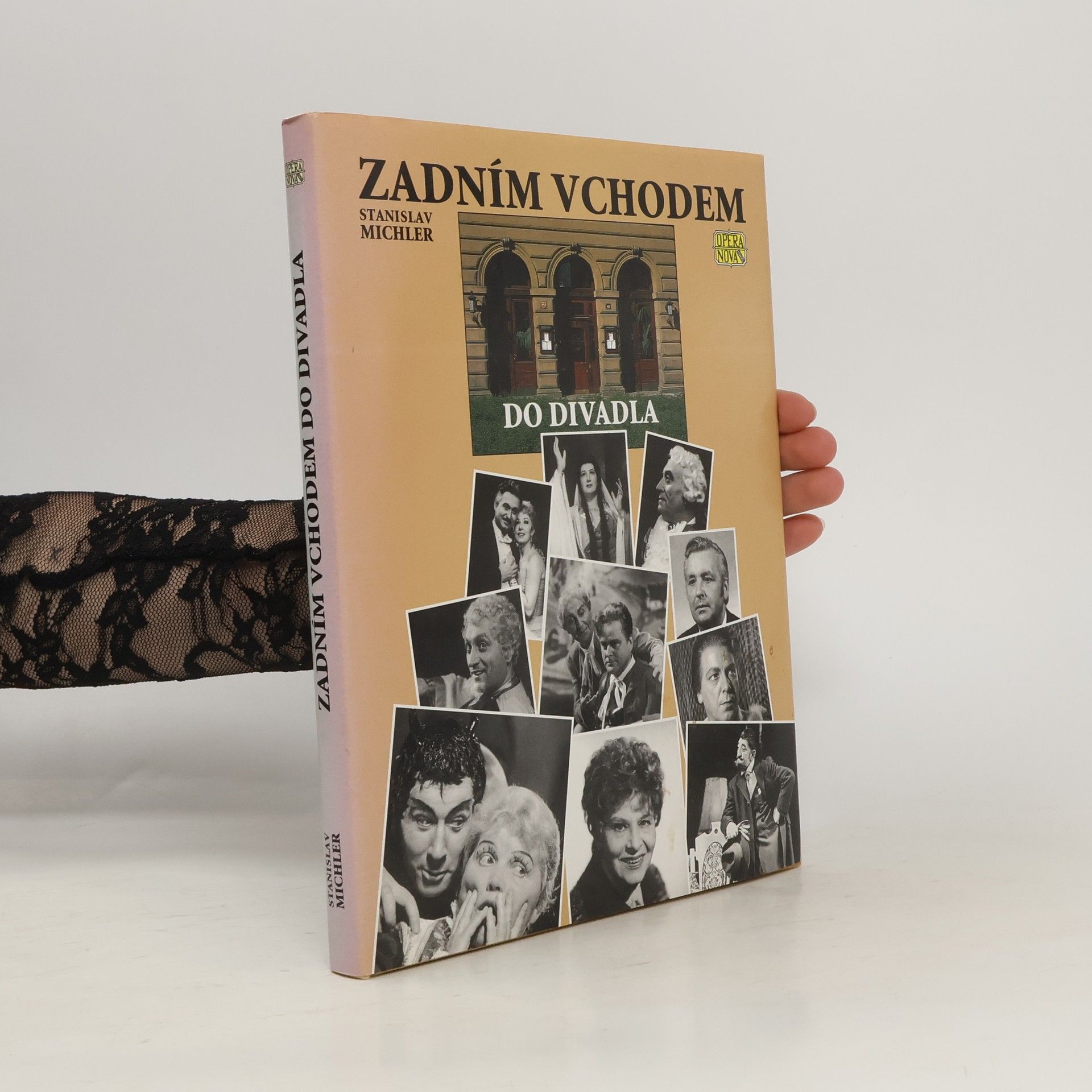 Stanislav Michler Zadním vchodem do divadla