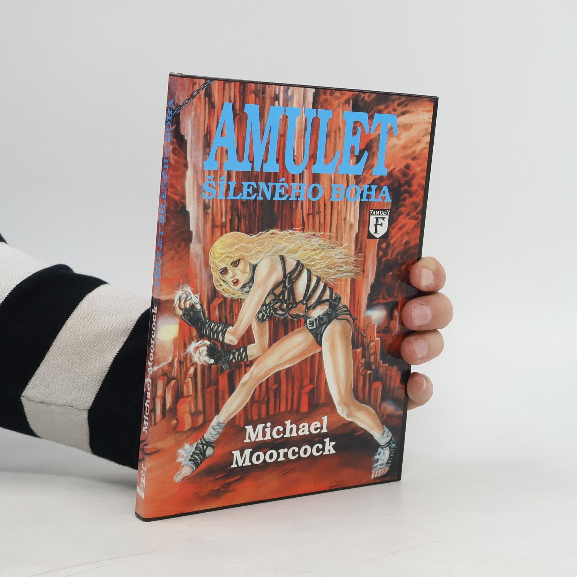 Michael Moorcock Amulet šíleného boha