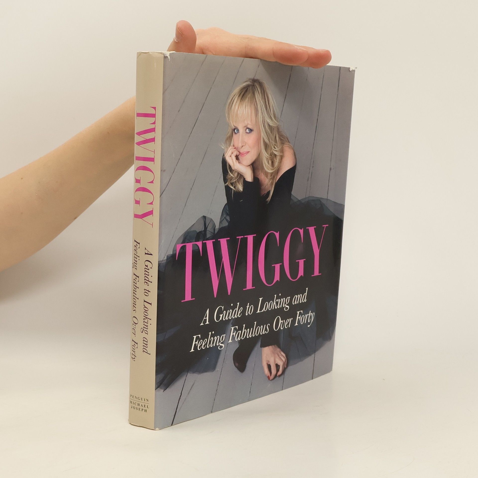 Twiggy Lawson Twiggy. A Guide to Looking and Feeling Fabulous over Forty