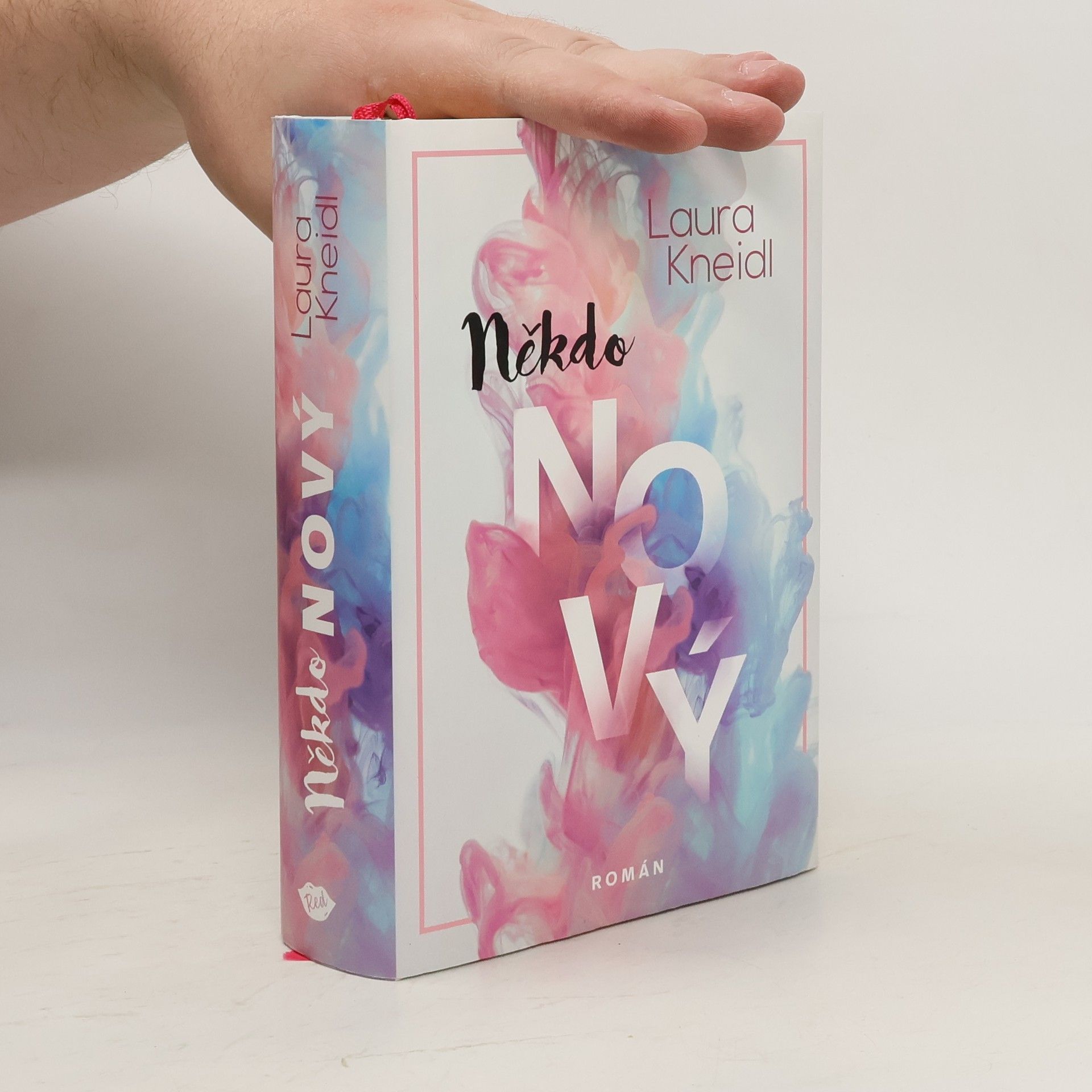 Laura Kneidl Někdo nový