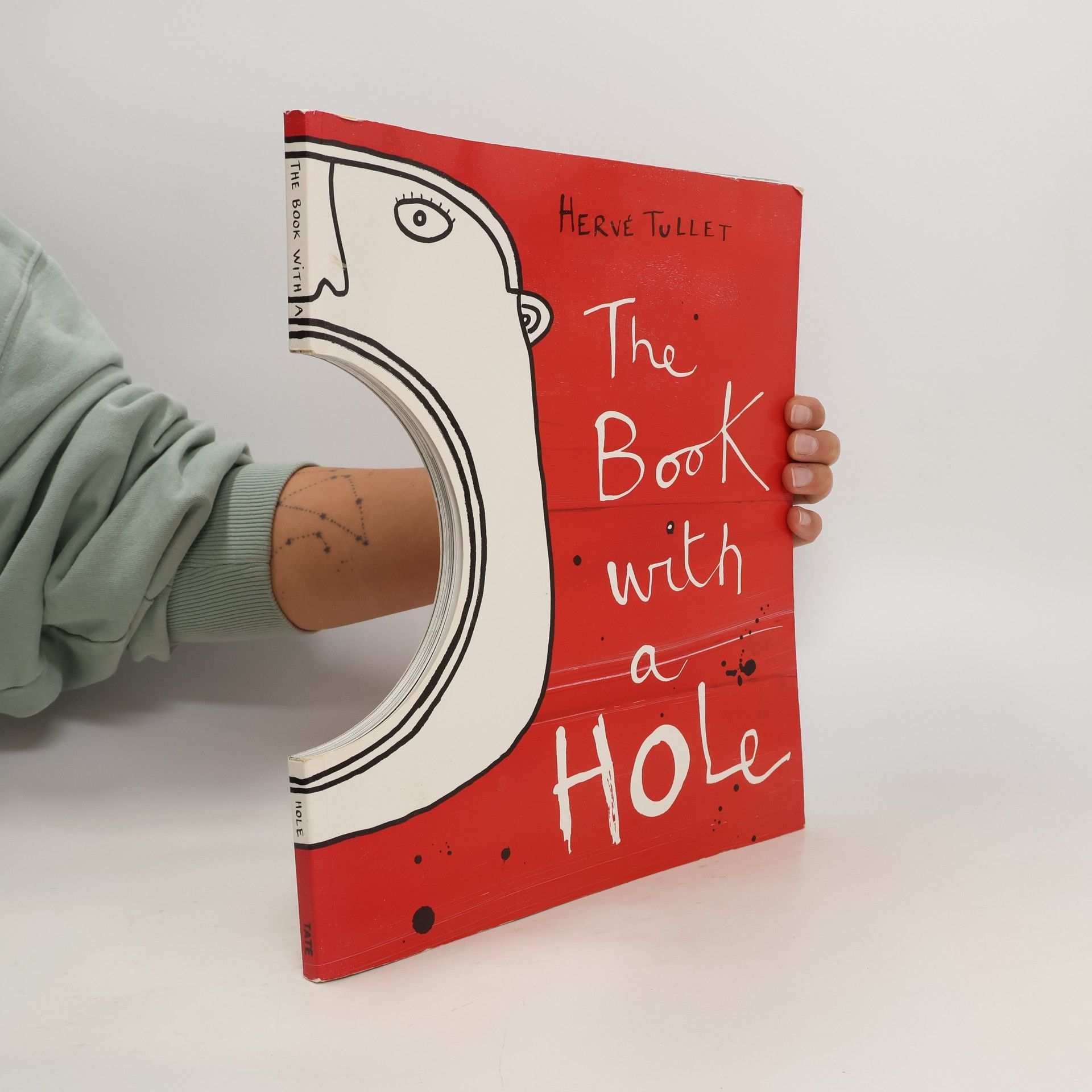 Hervé Tullet The book with a hole